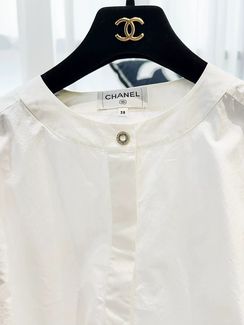 Chanel Chanel White round-neck glazed button long-sleeved shirt Size XS / US 0-2 / IT 36-38 - 5 Thumbnail