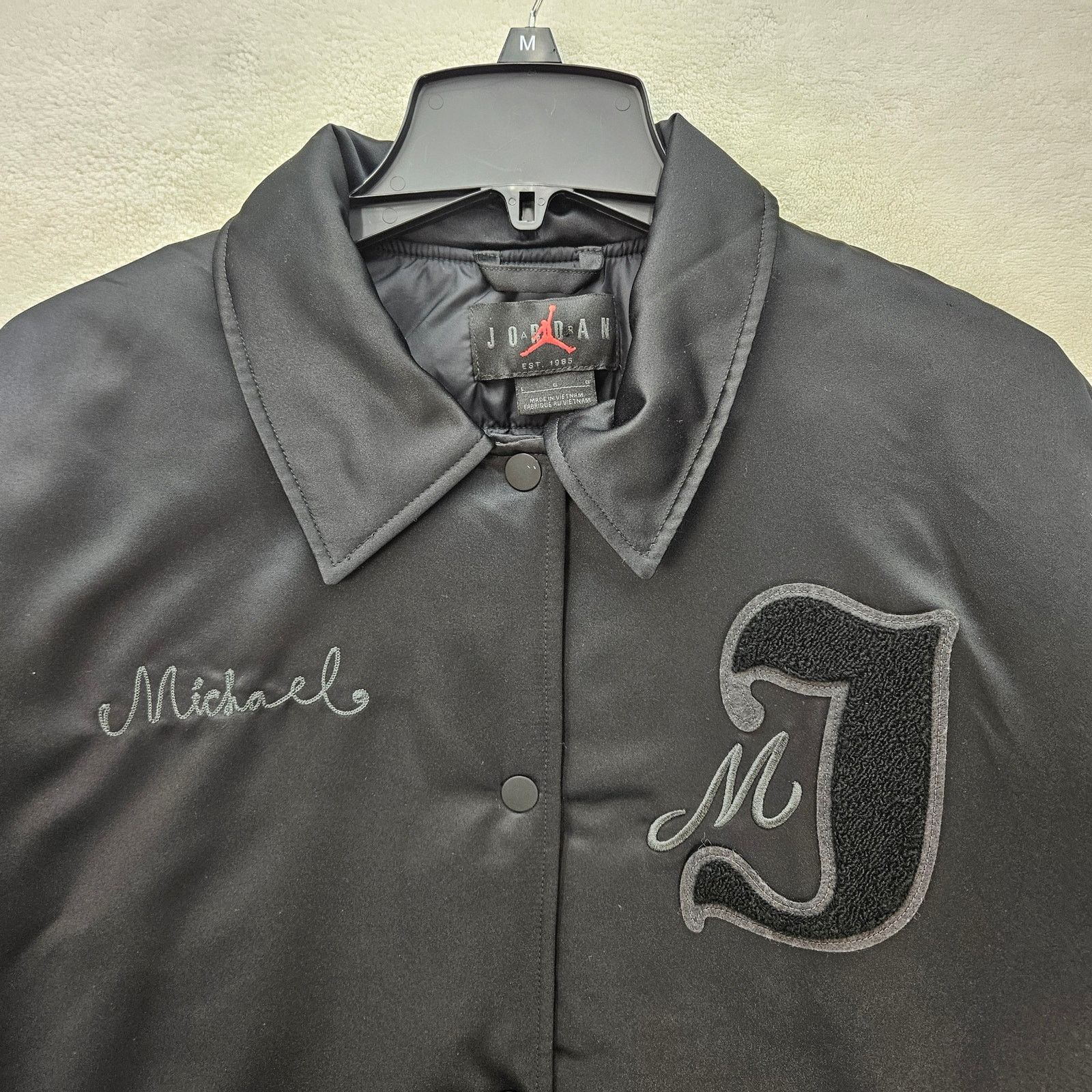 Nike JORDAN WOMEN'S LARGE QUILTED VARSITY JACKET BLACK FV7137 Size L / US 10 / IT 46 - 2 Thumbnail