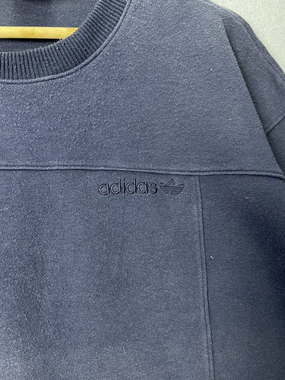 Adidas Vintage Adidas Originals Minimal Embroidered Sweatshirt Size US L / EU 52-54 / 3 - 3 Thumbnail