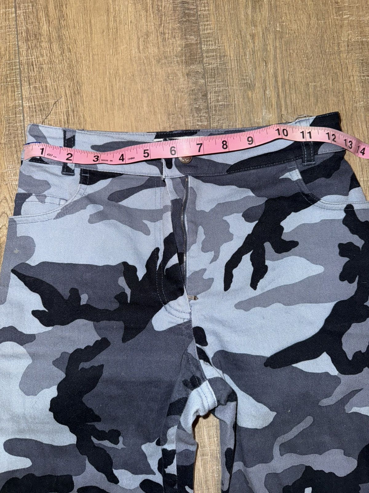 Dior × Vintage 2001 Christian Dior Blue Camo Capri Size 26" / US 2 / IT 38 - 1 Thumbnail