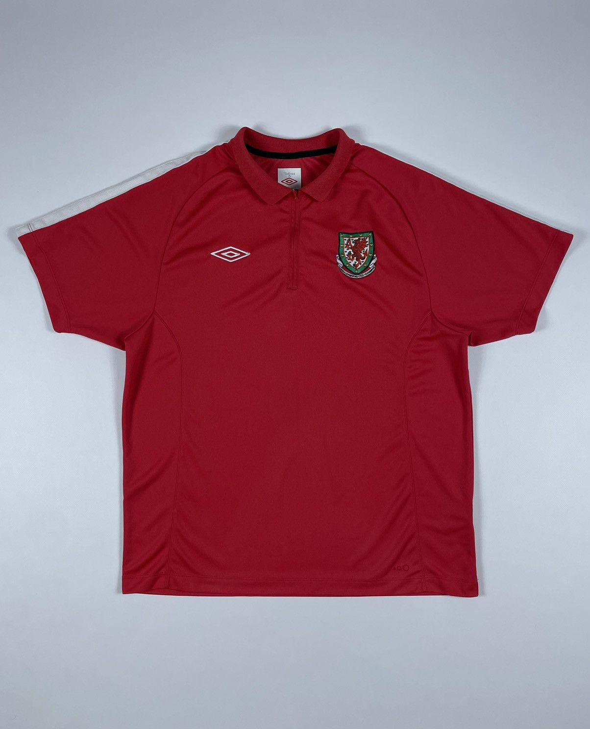 Umbro Umbro Wales FC Home Soccer Jersey Size US L / EU 52-54 / 3 - 1 Thumbnail