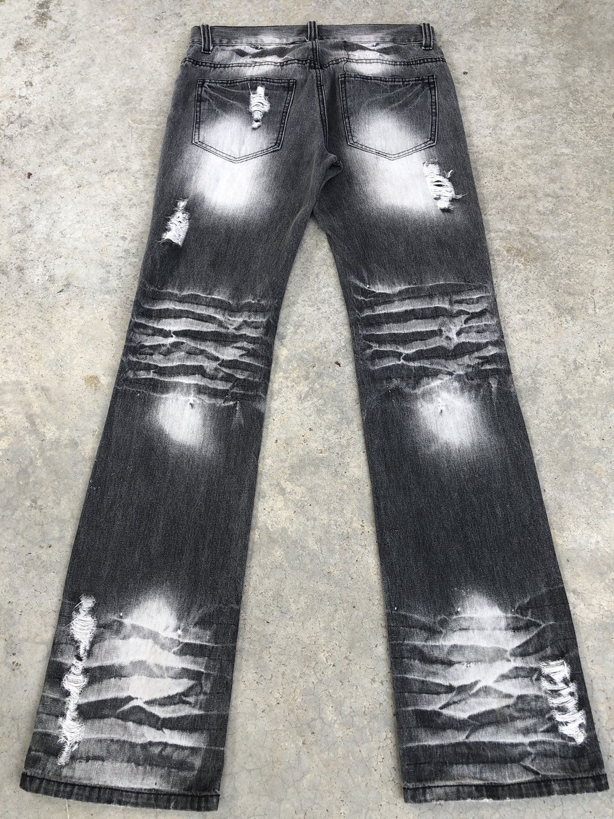 Who Decides War Japanese LOWBOX Flared Jeans Distressed Jeans Size US 30 / EU 46 - 2 Thumbnail
