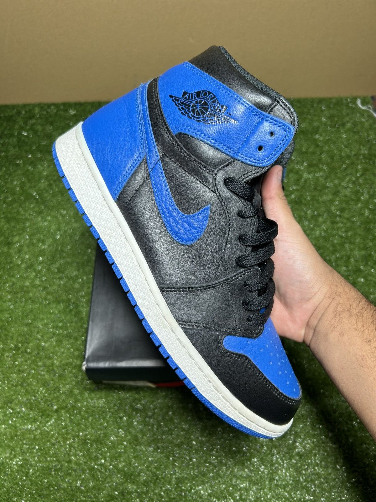 Jordan Brand Jordan 1 Royal 2017 Size US 10.5 / EU 43-44 - 6 Thumbnail