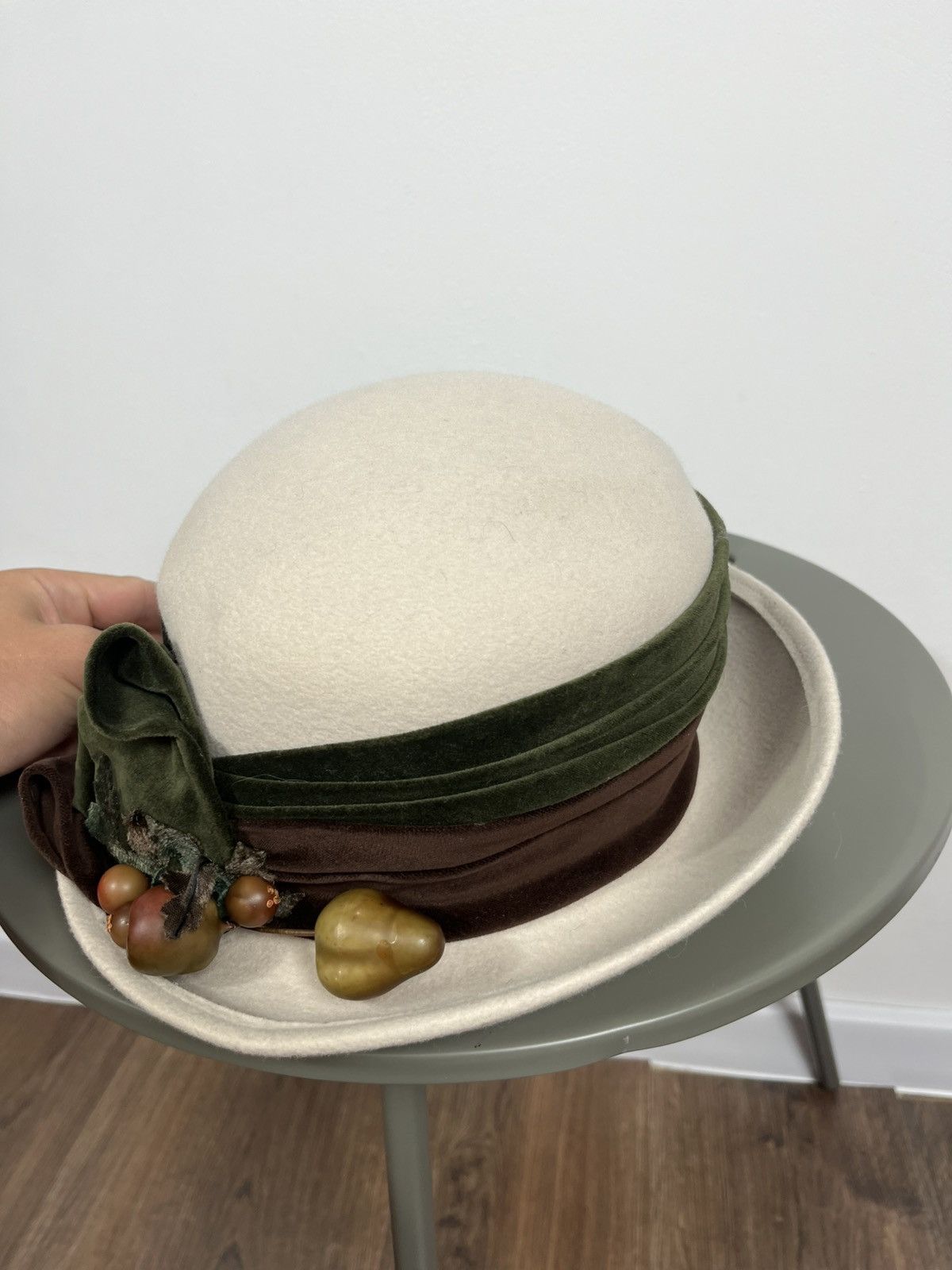 Kangol Vintage Kangol Beige Wool Felt Hat Velvet Bow Fruit Trim Size ONE SIZE - 4 Thumbnail