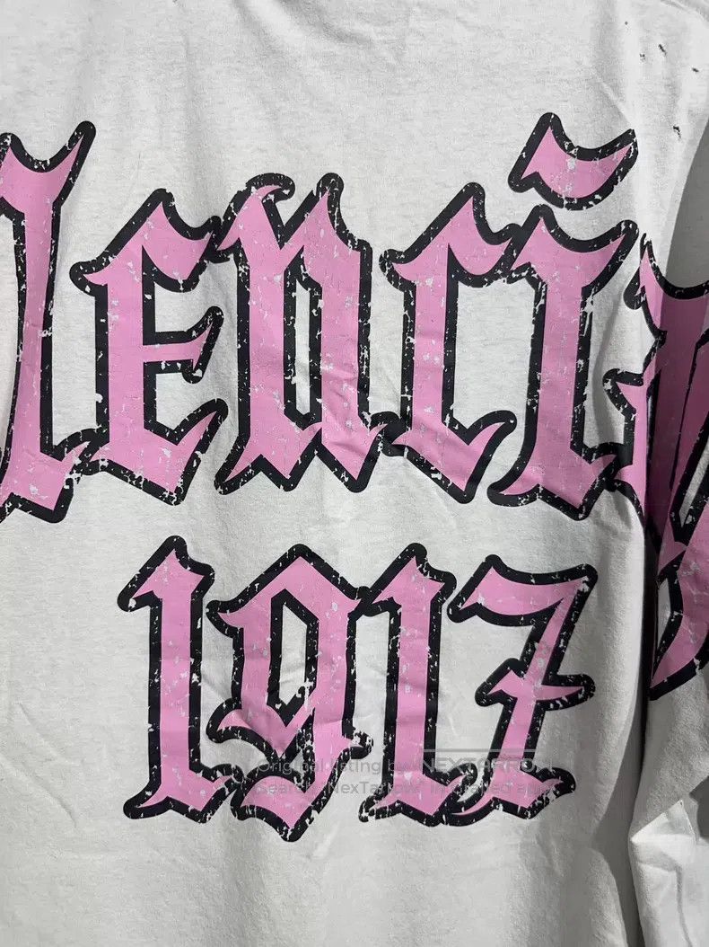 Balenciaga Balenciaga Gothic Lettering Printed Short Sleeve Size US S / EU 44-46 / 1 - 4 Thumbnail