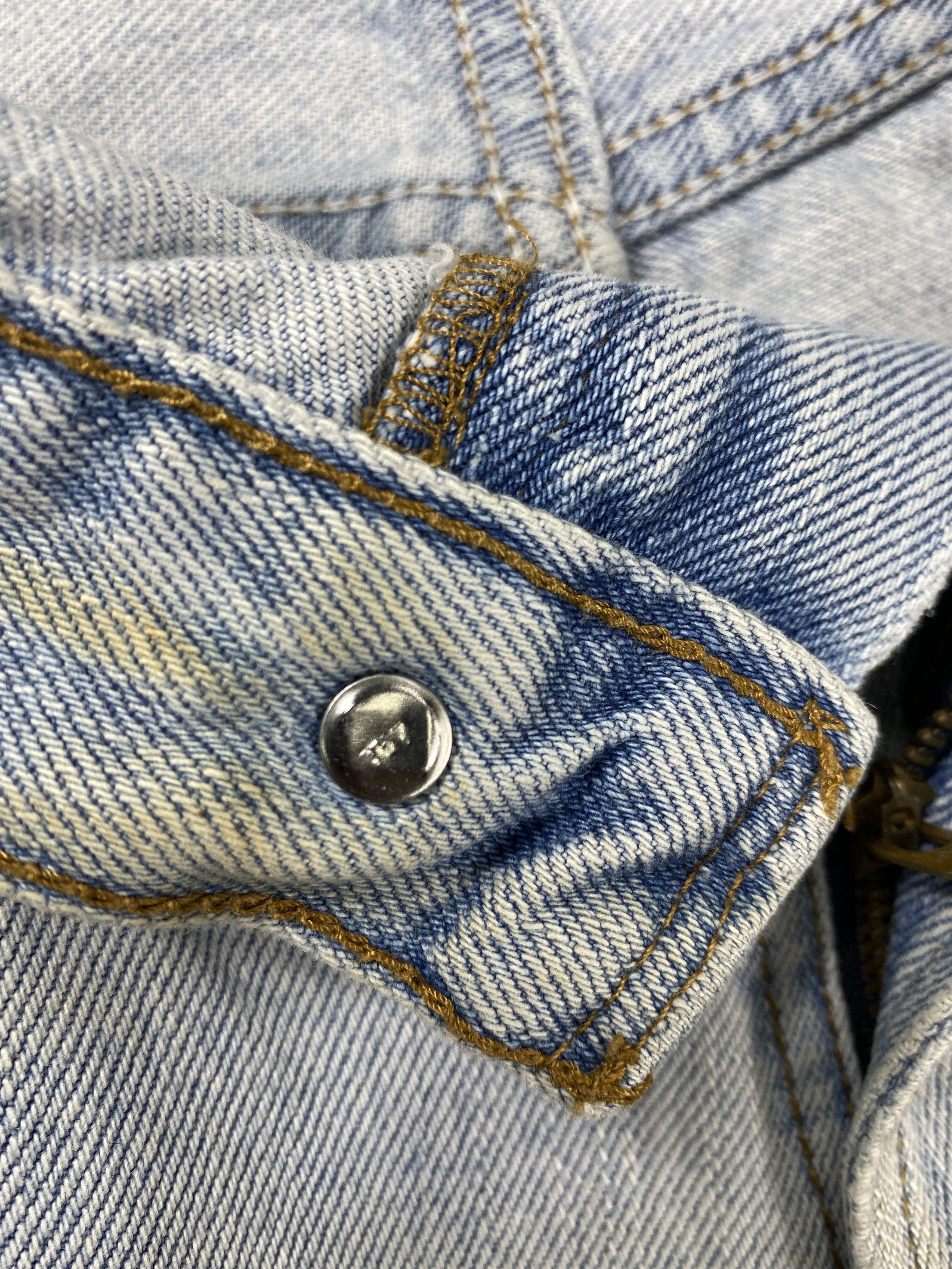Levi's Light Wash Vintage Levi's 505 Jeans 35x28.5 Denim -JN2326 Size US 35 - 6 Thumbnail