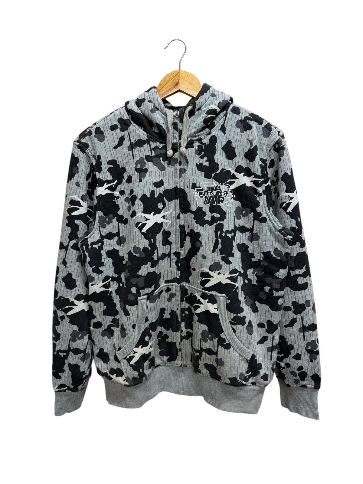 Star Wars × Uniqlo Uniqlo Star Wars The Force Awake Sheerpa ZipUp Sweater Hodie Size US M / EU 48-50 / 2 - 1 Thumbnail