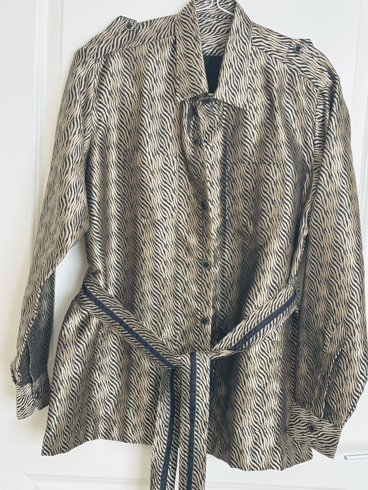 Designer Pure silk Black & Gold Unisex Jacket with Zebra pattern Size US L / EU 52-54 / 3 - 1 Thumbnail