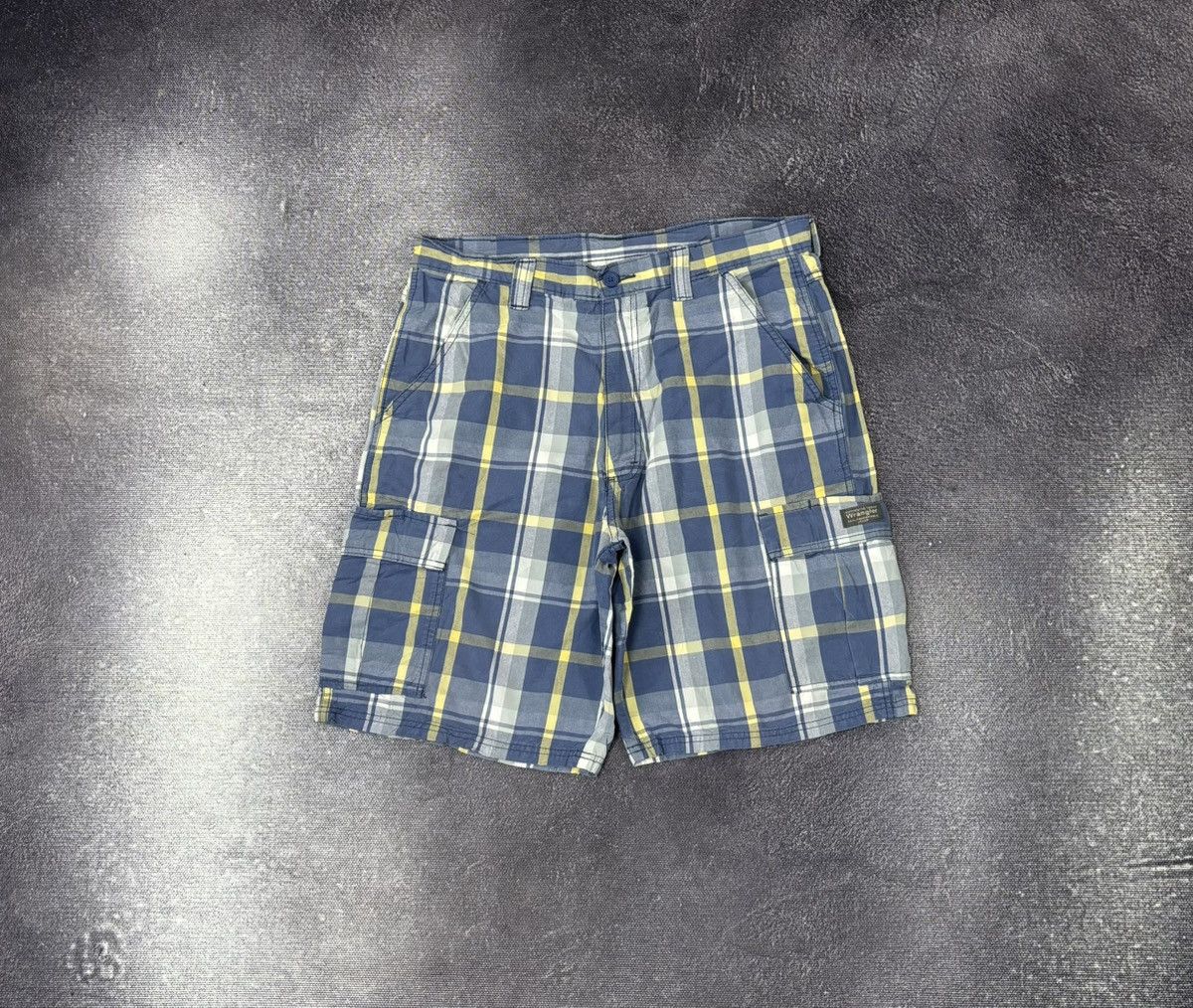 Vintage Vintage Wrangler USA Check Dad Hype Casual Cargo Shorts Size US 34 / EU 50 - 1 Thumbnail