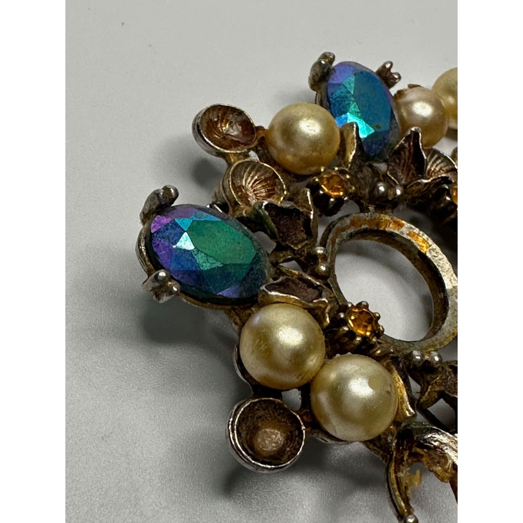 Other Women's Vintage Gold Tone Brooch Pin with Gems and Faux Pear Size ONE SIZE - 3 Thumbnail