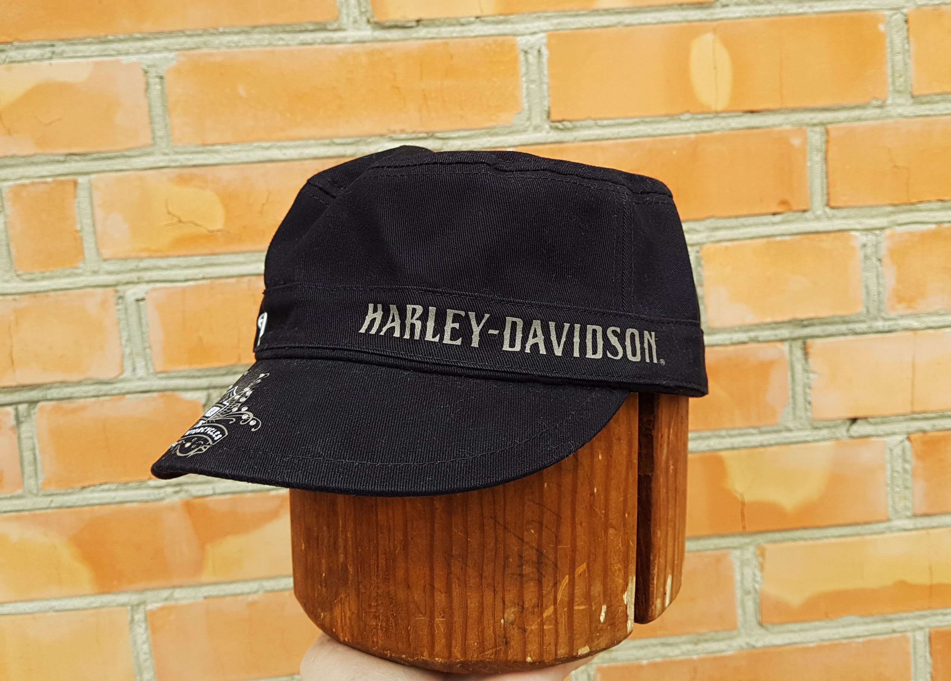 Harley Davidson Harley Davidson Cap Strap Hat Motorcycle Rider Biker Crystal Size ONE SIZE - 1 Thumbnail