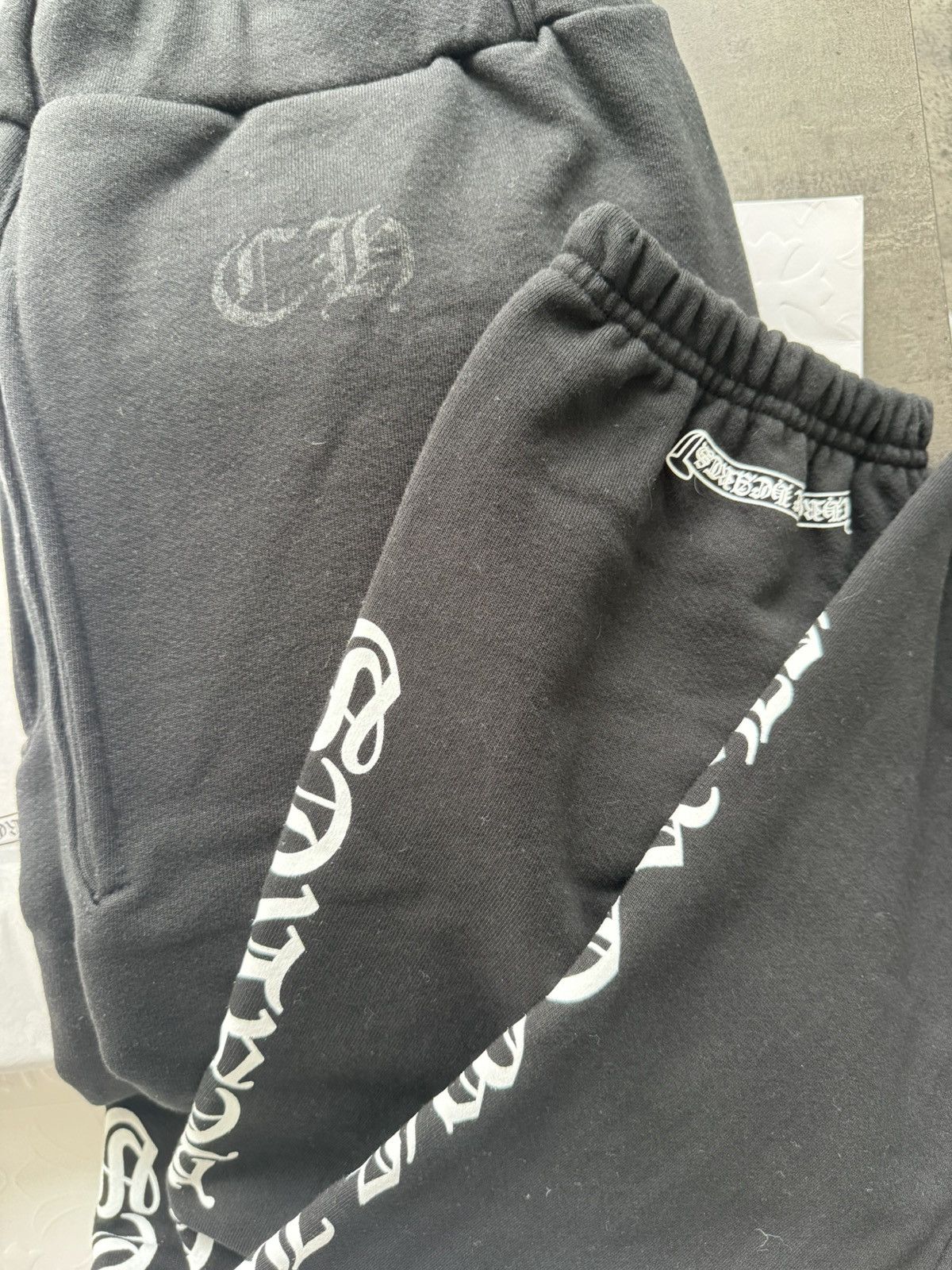 Chrome Hearts Chrome Hearts Scroll Logo Sweatpants Size US 28 / EU 44 - 1 Thumbnail