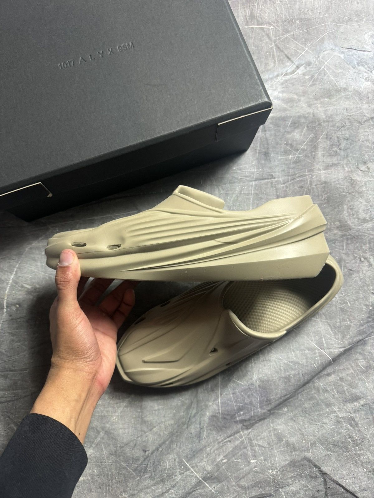 1017 ALYX 9SM 1017 ALYX 9SM Beige Mono Slip On Size US 12 / EU 45 - 2 Thumbnail