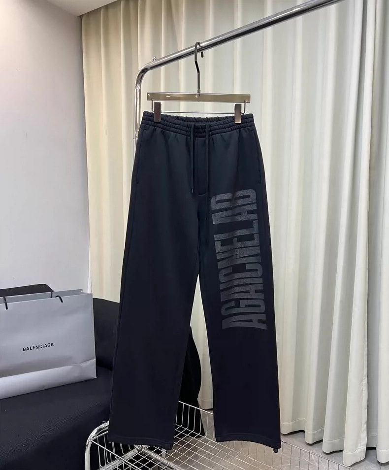 Balenciaga Balenciaga size XS Reverse printing and washing sweatpants Size US 26 / EU 42 - 1 Thumbnail