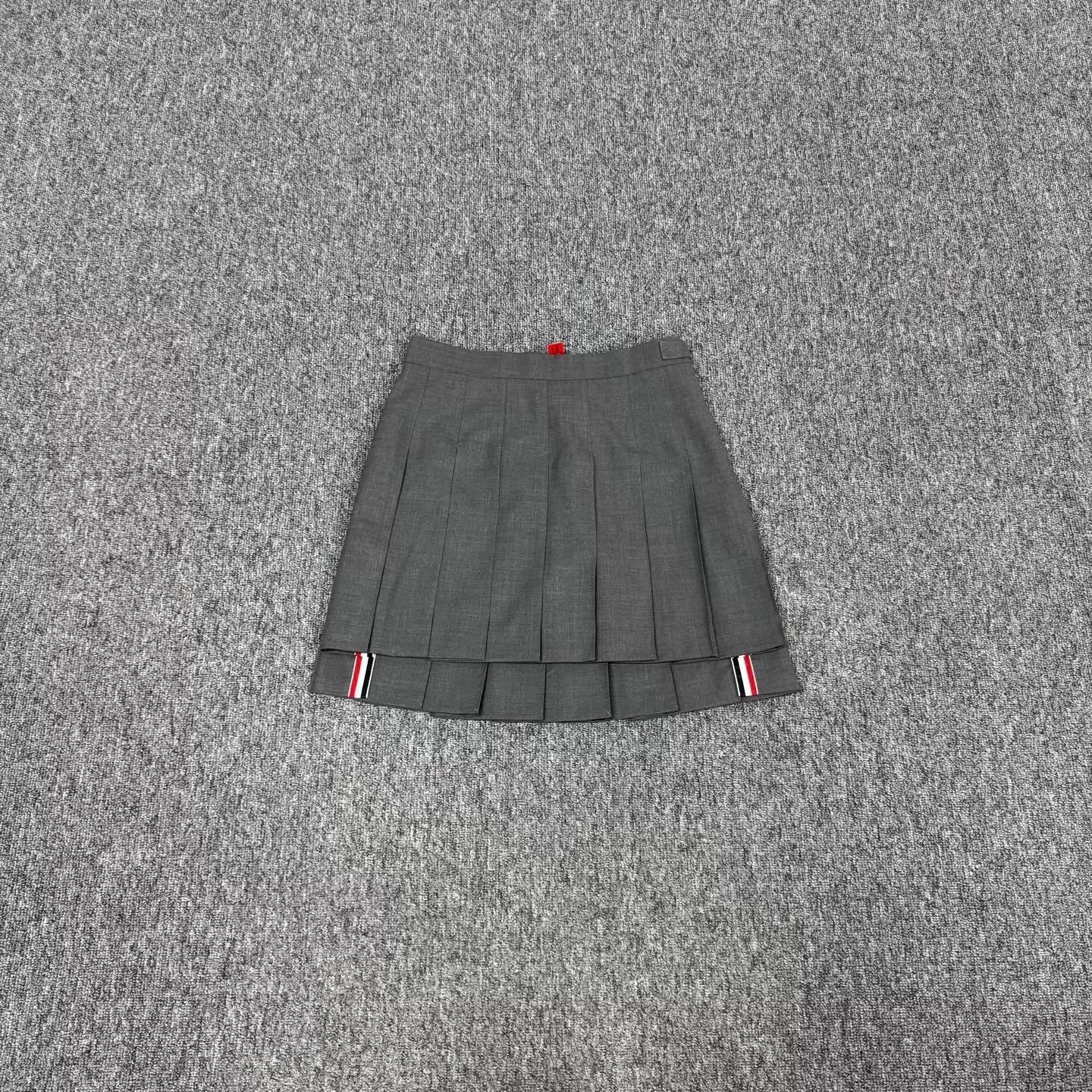 Thom Browne TB Gray Pleated Wool Skirt RWB Webbing EU42 99 New Size 28" / US 6 / IT 42 - 1 Thumbnail