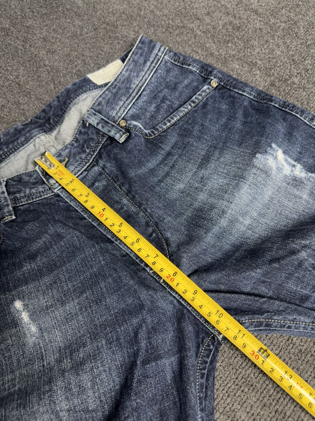 Diesel Luxury 00s Diesel Darron Distressed Y2K Slim Tapered Jeans Size US 33 - 19 Thumbnail