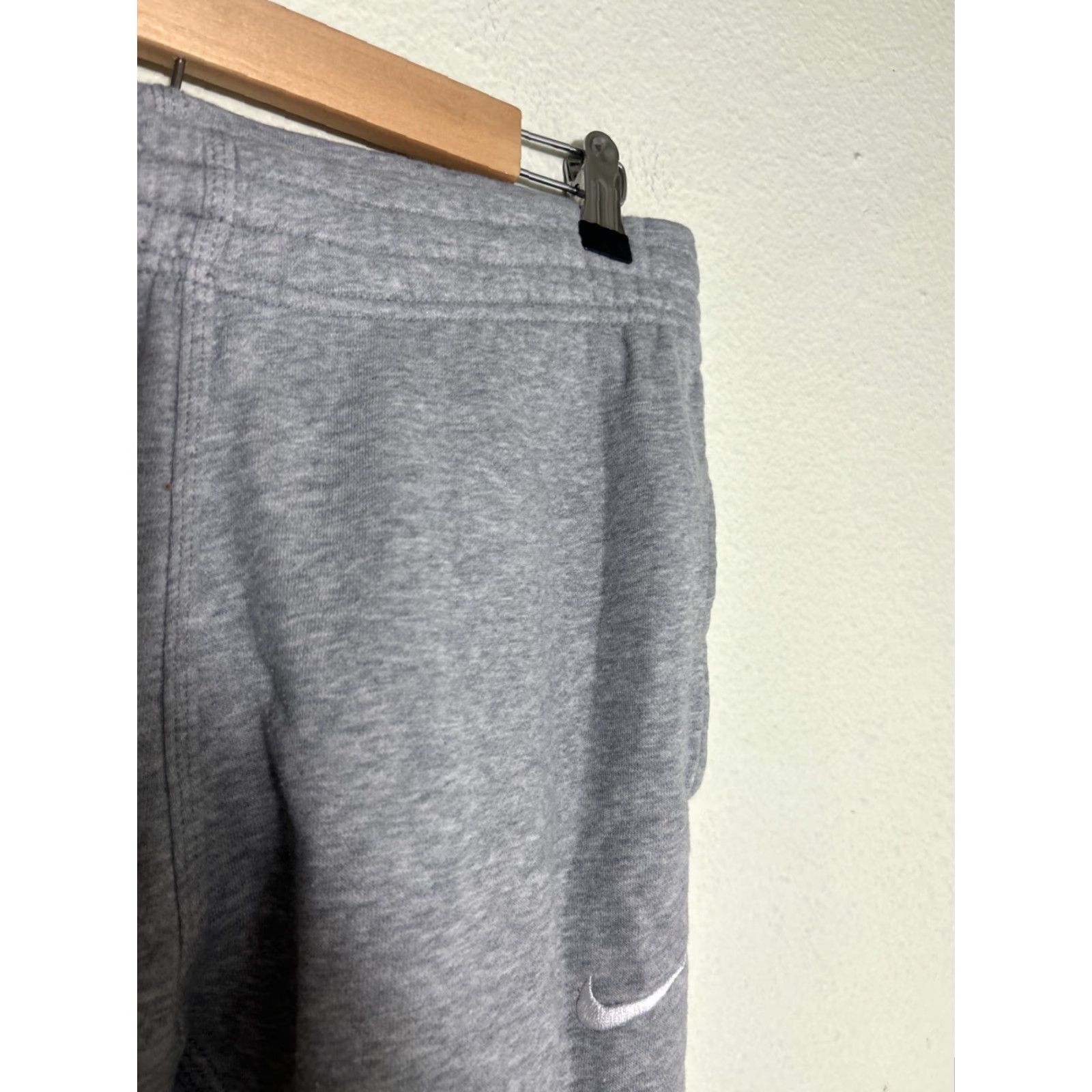 Nike Nike Grey Sweat Pants Club Fleece Tapered Joggers Men Medium 826431-063 Tennis? Size US 31 - 7 Thumbnail