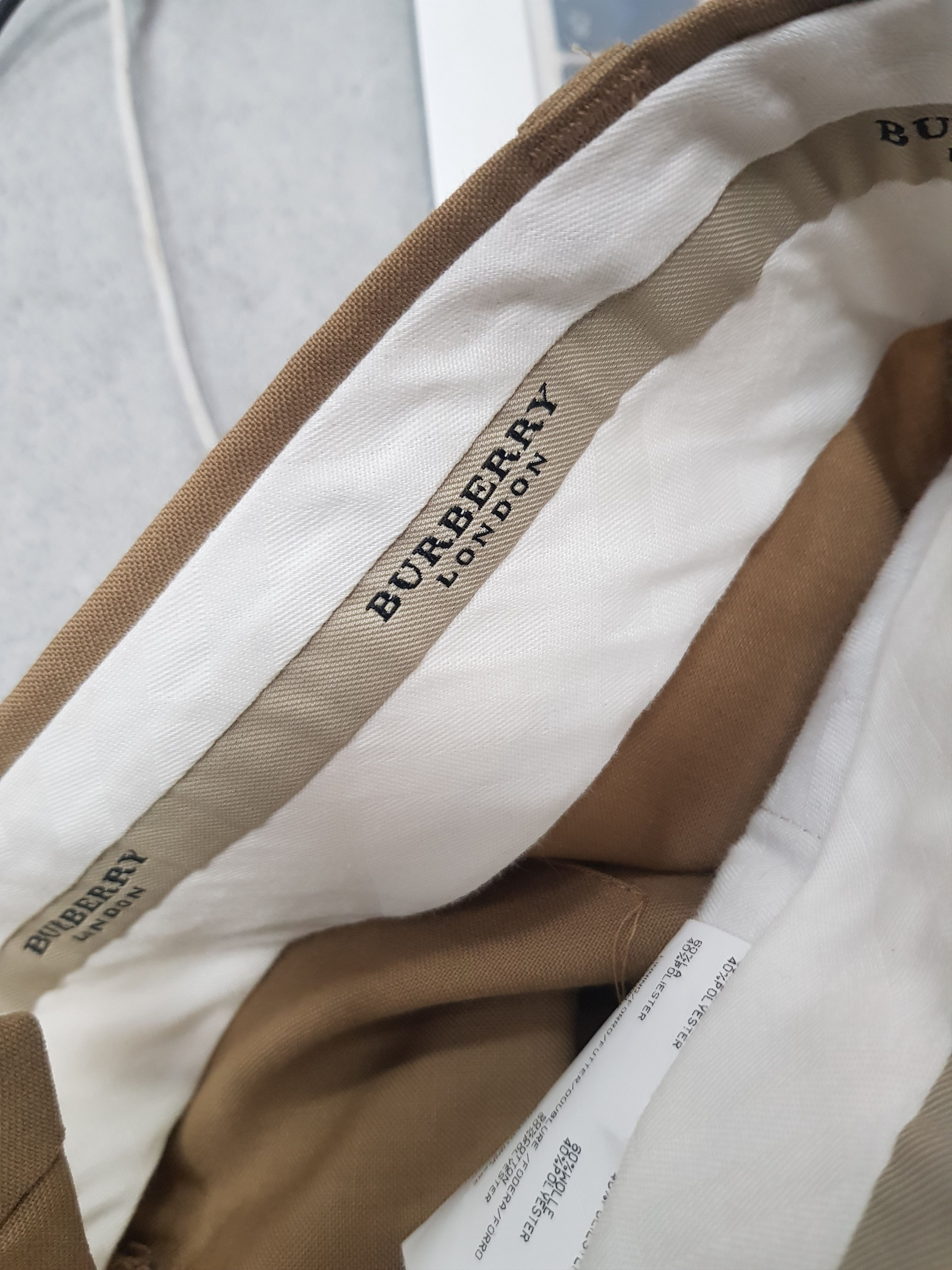 Burberry × Designer × Vintage 90s Burberry Vintage beige Baggy pleated chino Trousers Size US 35 - 8 Thumbnail