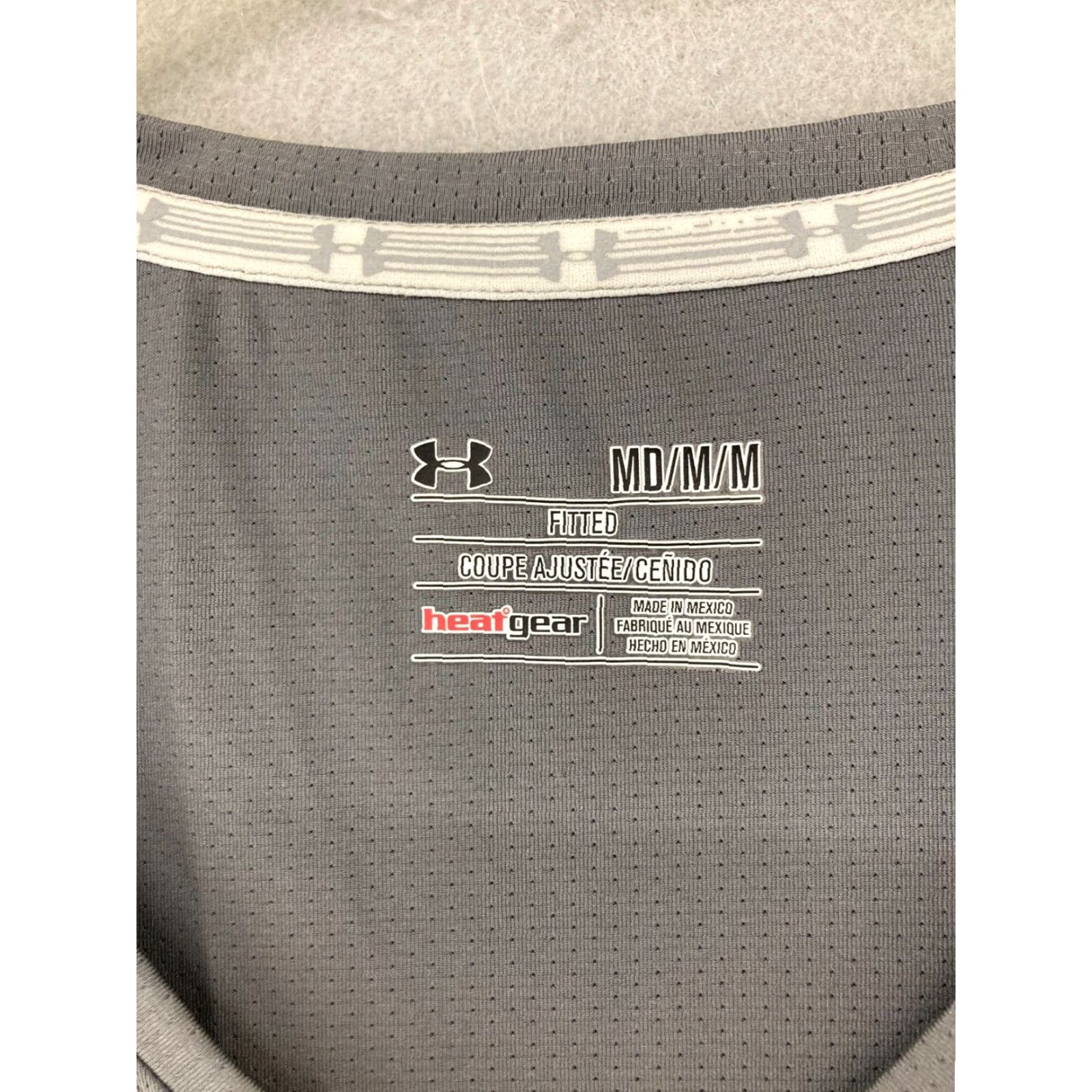 Under Armour Under Armour TShirt Womens Medium Gray HearGear Athletic V-Neck Short Sleeve Breathable Lightweight Moisture Wicking Size M / US 6-8 / IT 42-44 - 4 Thumbnail
