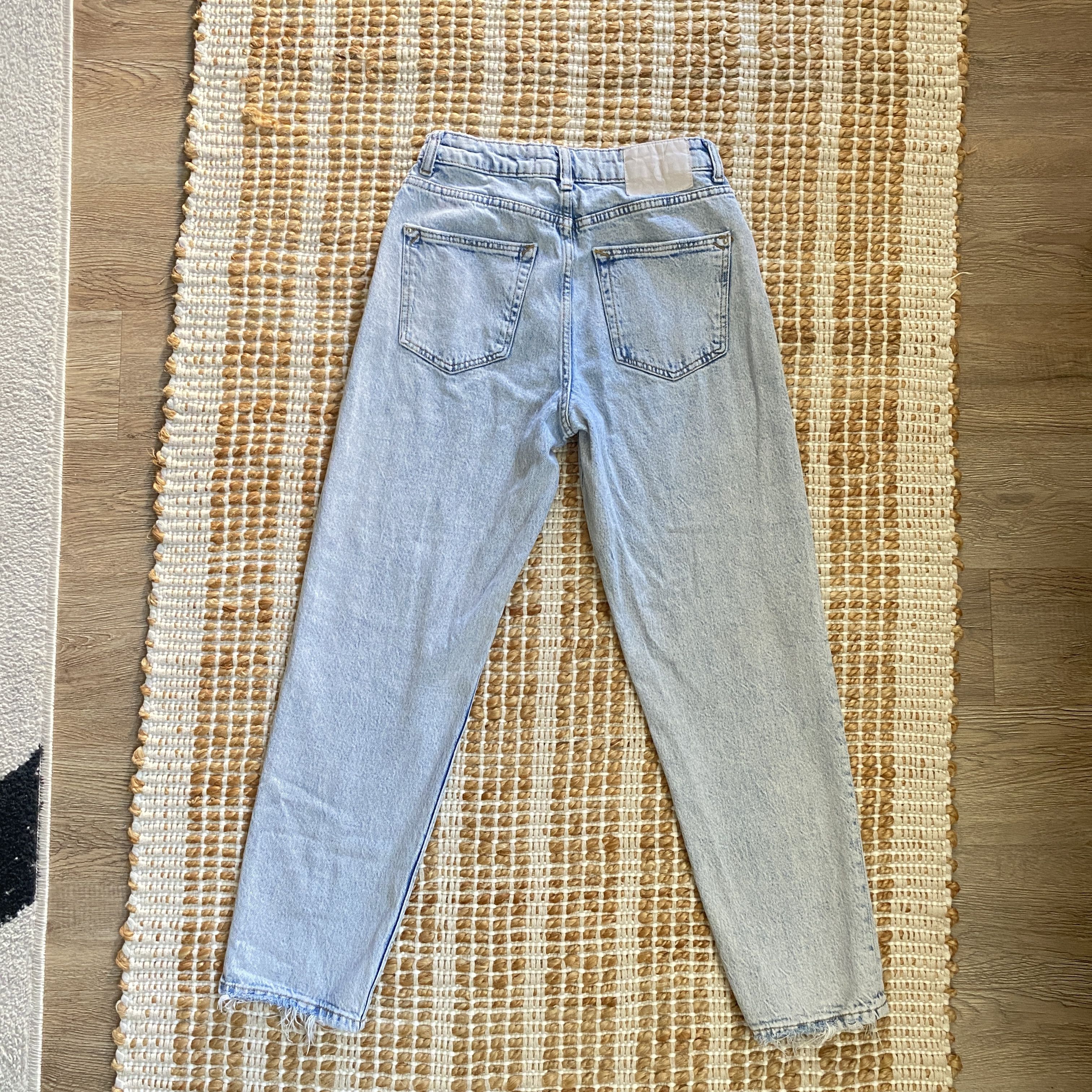 Zara High Waist Comfort Mom Fit Distressed Hem Jeans Size 27" / US 4 / IT 40 - 9 Thumbnail
