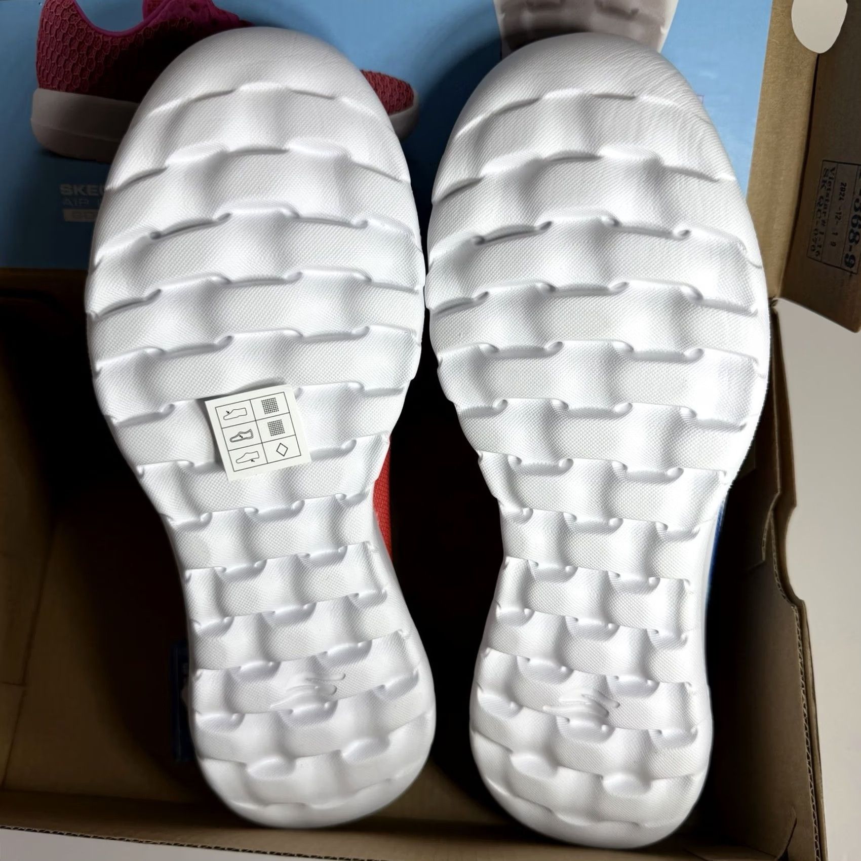 SKECHERS Skechers Slip On Go Walk Joy Tie Dye Women’s Size 7 124193 New With Box Mens Womens Girls Boys Size US 7 / IT 37 - 4 Thumbnail