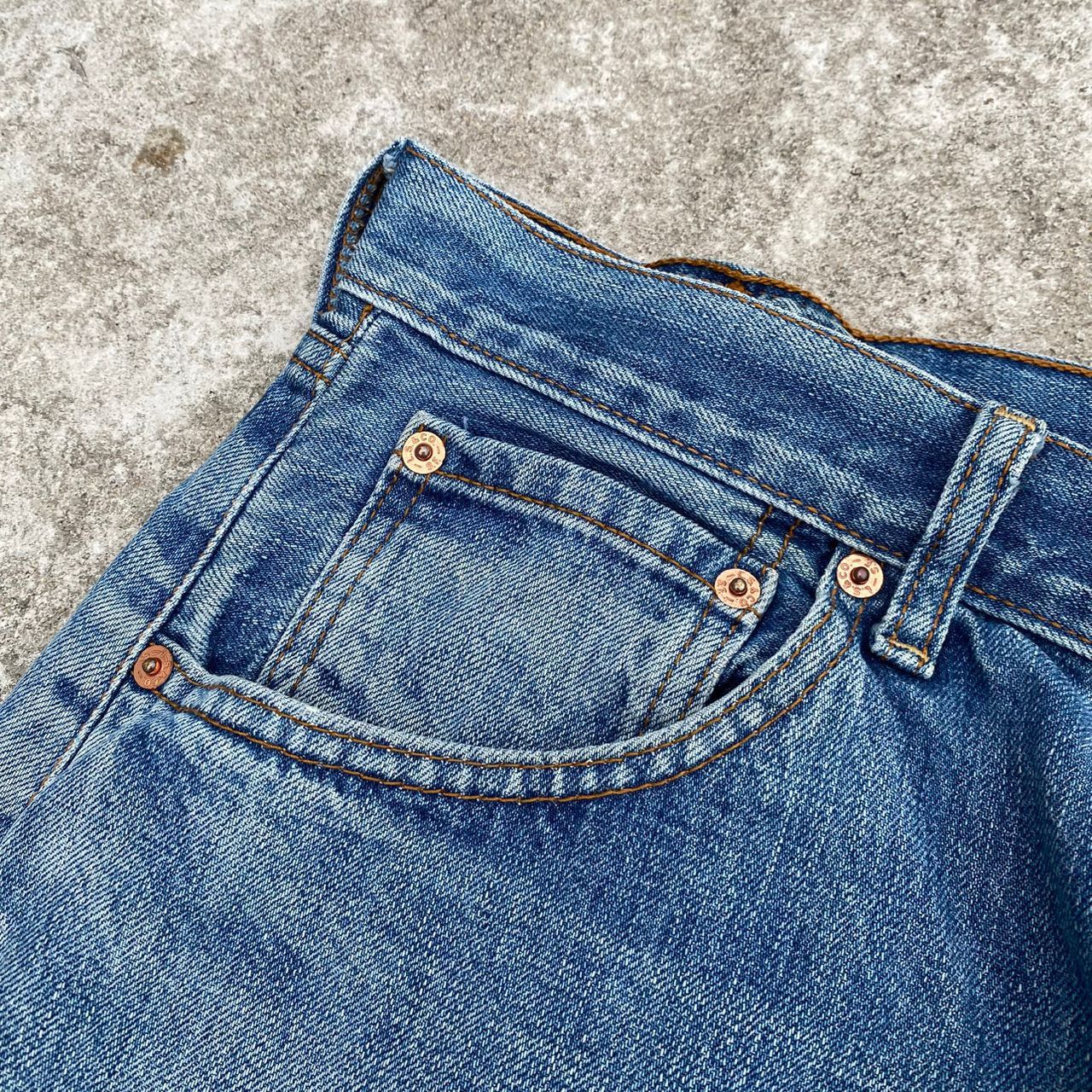 Levi's Vintage Levis 504 Distressed Denim Kurt Cobain Style Size US 33 - 9 Thumbnail