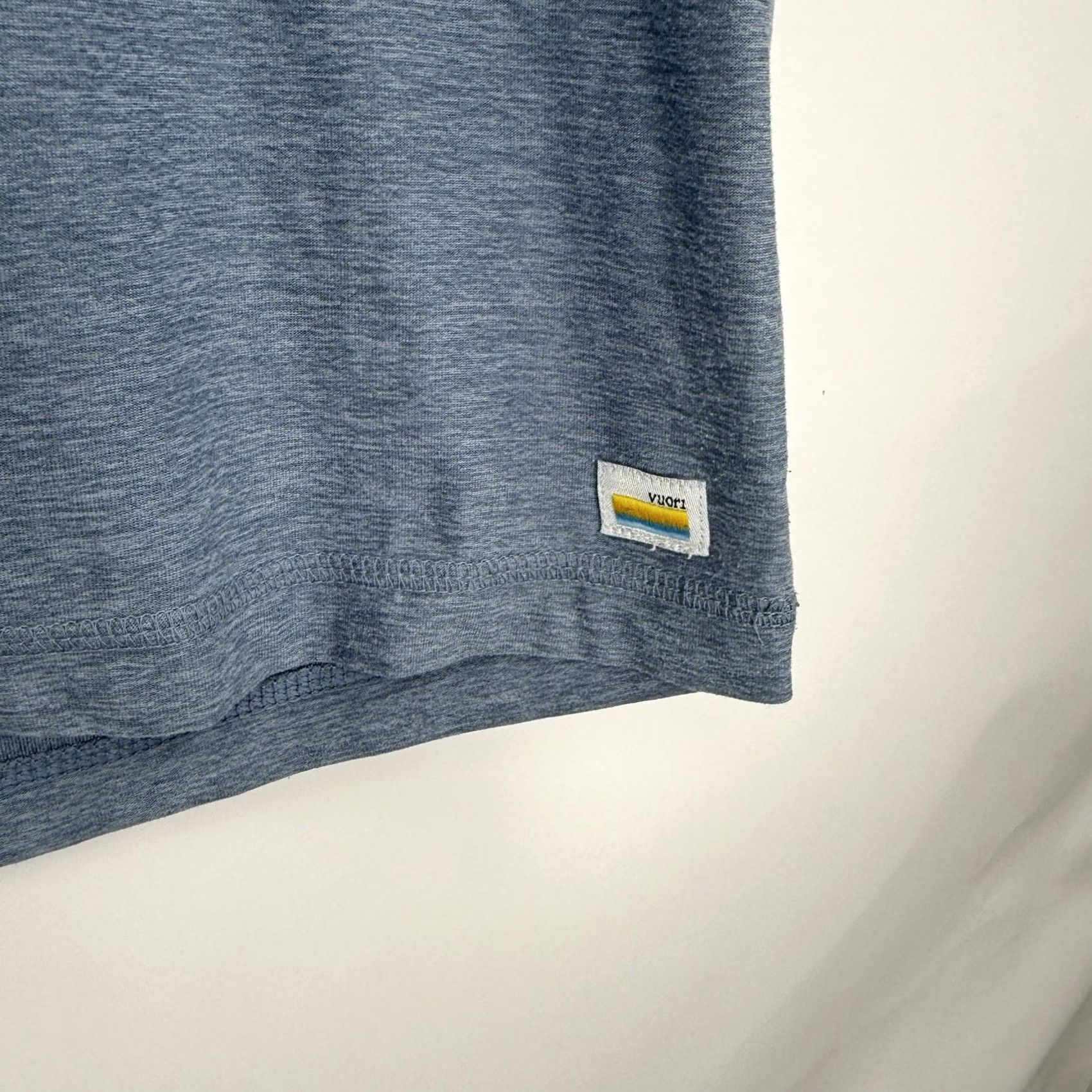 Vuori Vuori Mens Strato Tech Tee L Blue Heather Pullover Shirt Short Sleeve Dream Knit Activewear 44 Chest Regular Fit V126 Mens Size US L / EU 52-54 / 3 - 3 Thumbnail