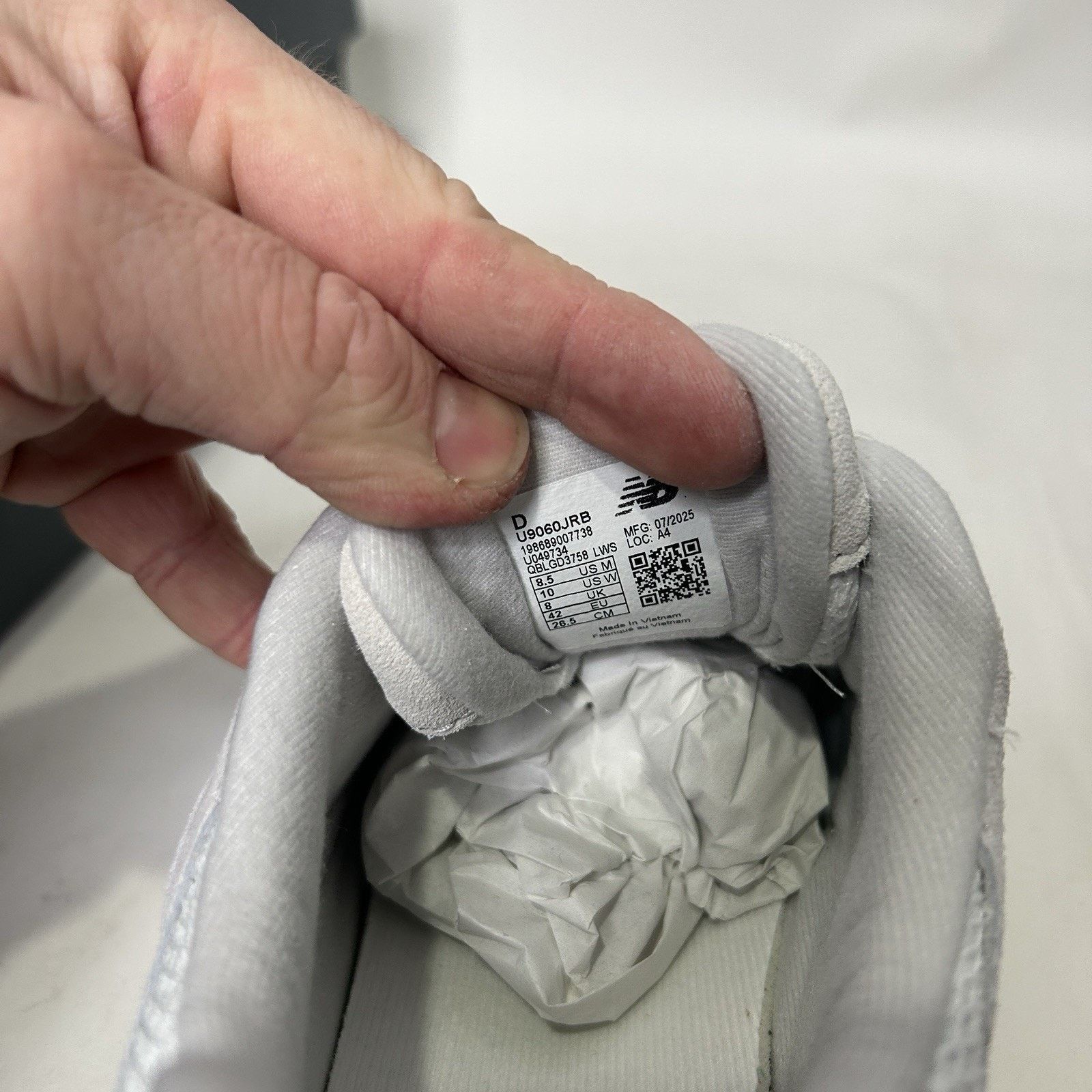 New Balance New Balance 9060 'White Black Metallic Silver' U9060JRB Size US 8.5 / EU 41-42 - 6 Thumbnail