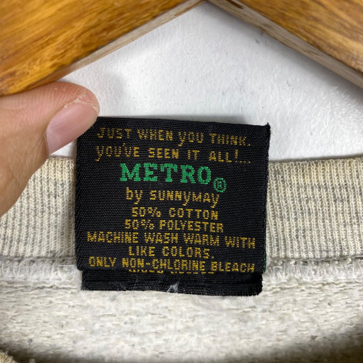 Vintage Vintage 90's METRO Cyberpunk Anime Graphic Crewneck Size US L / EU 52-54 / 3 - 7 Thumbnail