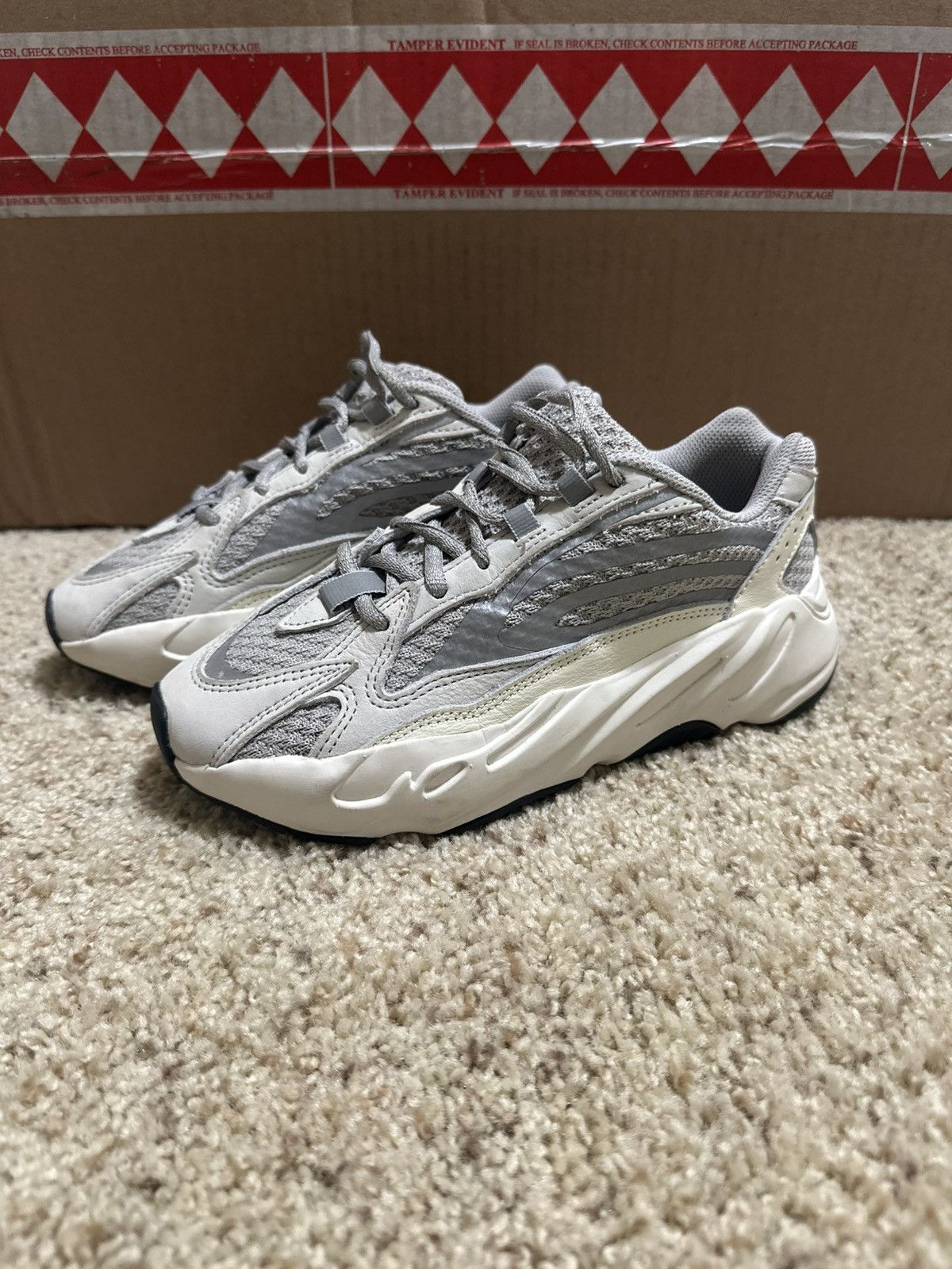 YEEZY 700 V2 STATIC MENS 4 GENTLY USED