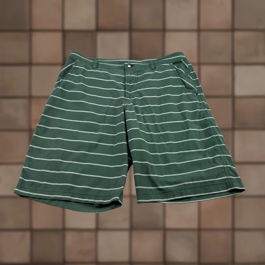 Lululemon Lululemon Kahuna Shorts Mens Size 32 Green Chino Striped Preppy Athleisure Regular Inseam 10 in Pocket Logo Size US 32 / EU 48 - 1 Thumbnail