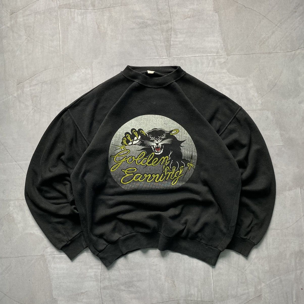 Band Tees Vintage 80-90s Golden Earring Band Big Logo Faded Sweatshirt Size US L / EU 52-54 / 3 - 1 Thumbnail