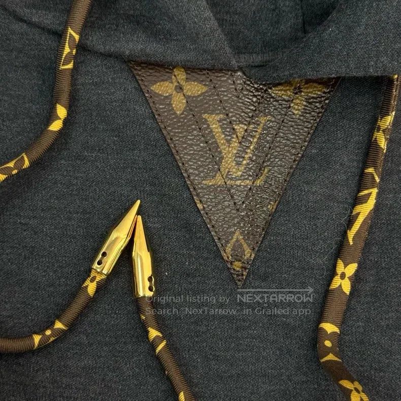 Louis Vuitton Louis Vuitton Washed grey neckline presbyopic leather bran Size US XS / EU 42 / 0 - 7 Thumbnail