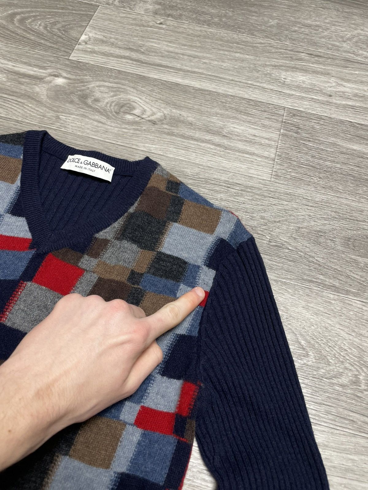 Dolce & Gabbana Dolce Gabbana Multicolored Checkered Pattern V-Neck Sweater Size L / US 10 / IT 46 - 12 Thumbnail