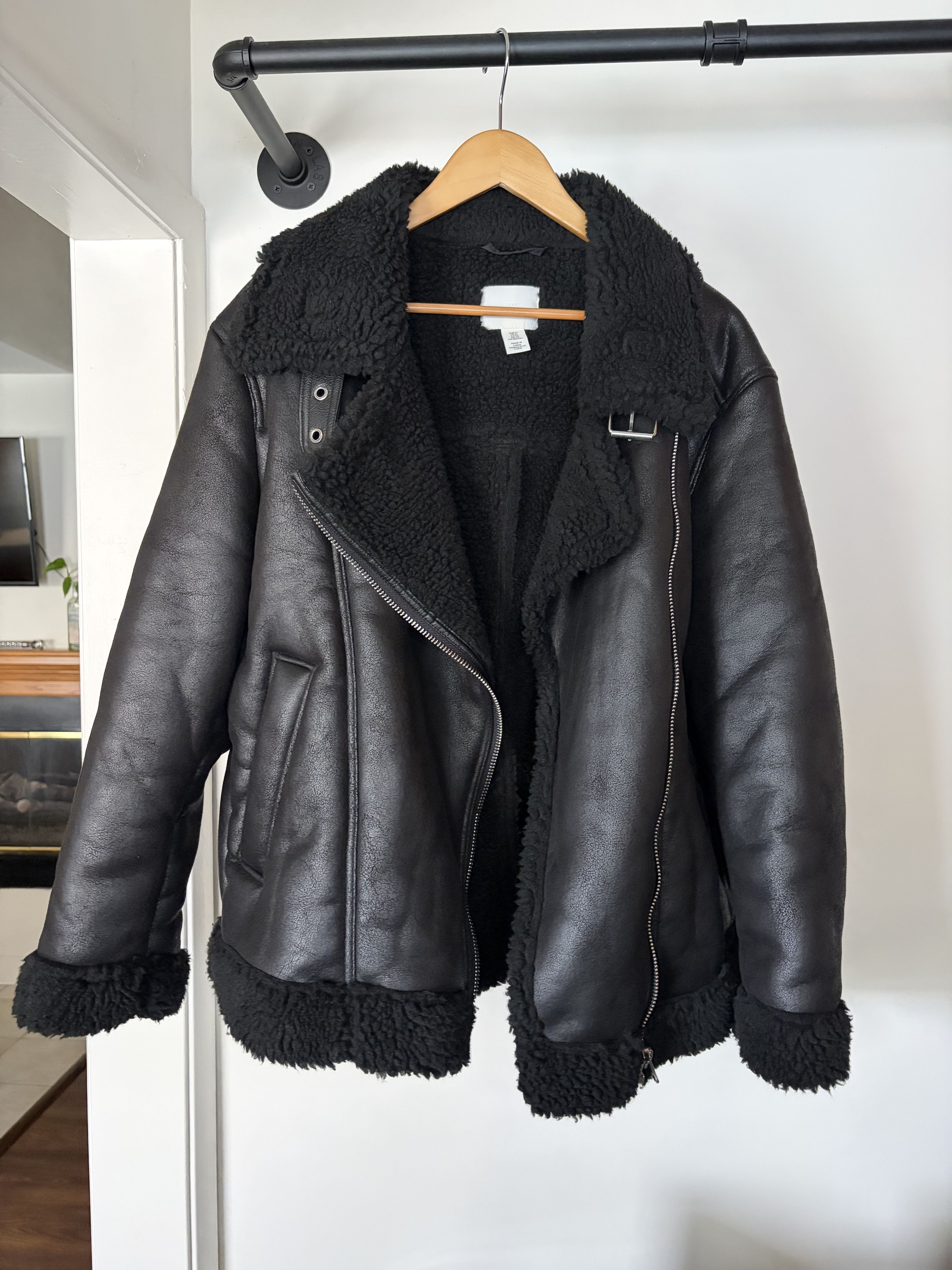 H&M H&M black shearling bomber jacket Size US XL / EU 56 / 4 - 1 Thumbnail
