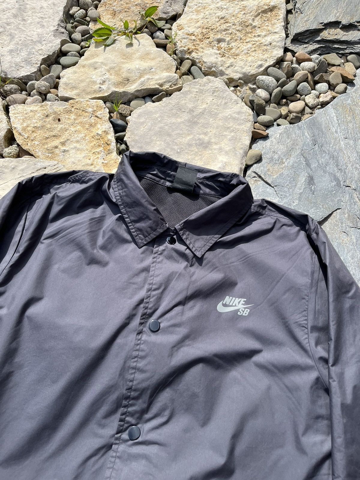 Nike Nike sb shield windbreaker jacket skateboard chest logo y2k Size US L / EU 52-54 / 3 - 8 Thumbnail