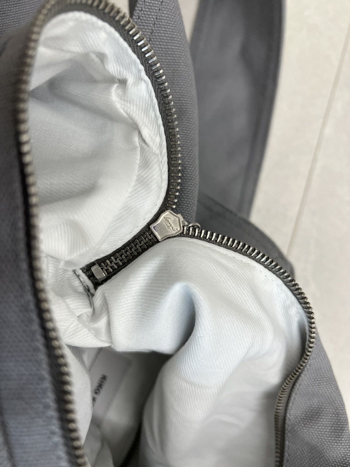 KIKO KOSTADINOV DEULTUM ショルダーバッグ グレー KIKO KOSTADINOV DEULTUM BAG グレー