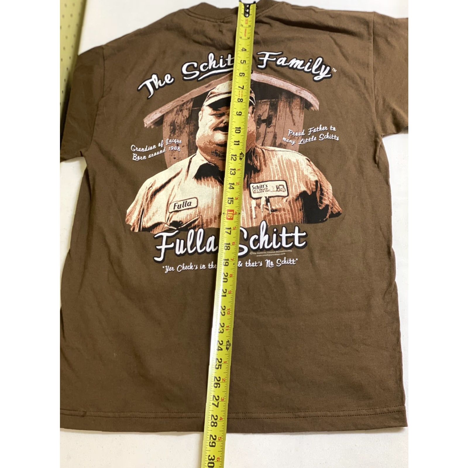Vintage Schitt Family Brown Short Sleeve t-shirt M Mens Crew Neck Comedy Regular Shirt Size US M / EU 48-50 / 2 - 8 Thumbnail