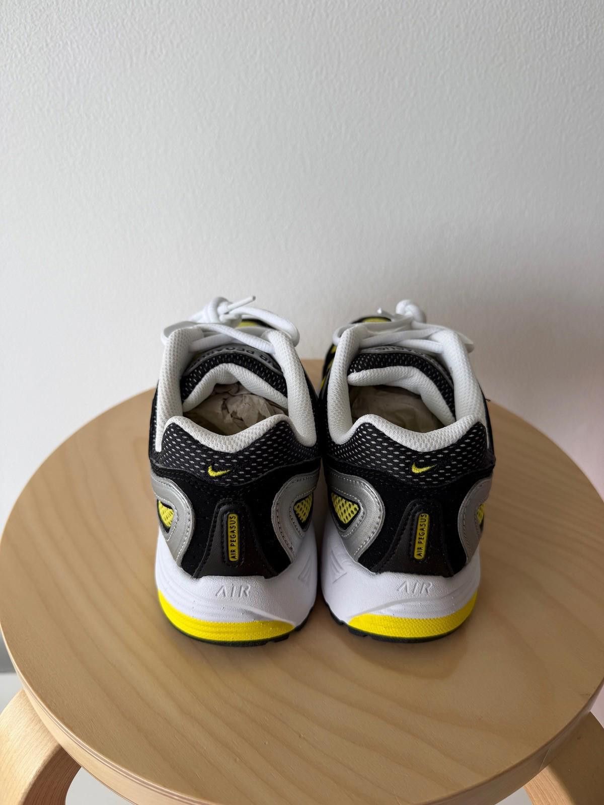 Nike new nike womens w air pegasus 2005 sneakers shoes white 7 38 Size US 7 / IT 37 - 5 Thumbnail