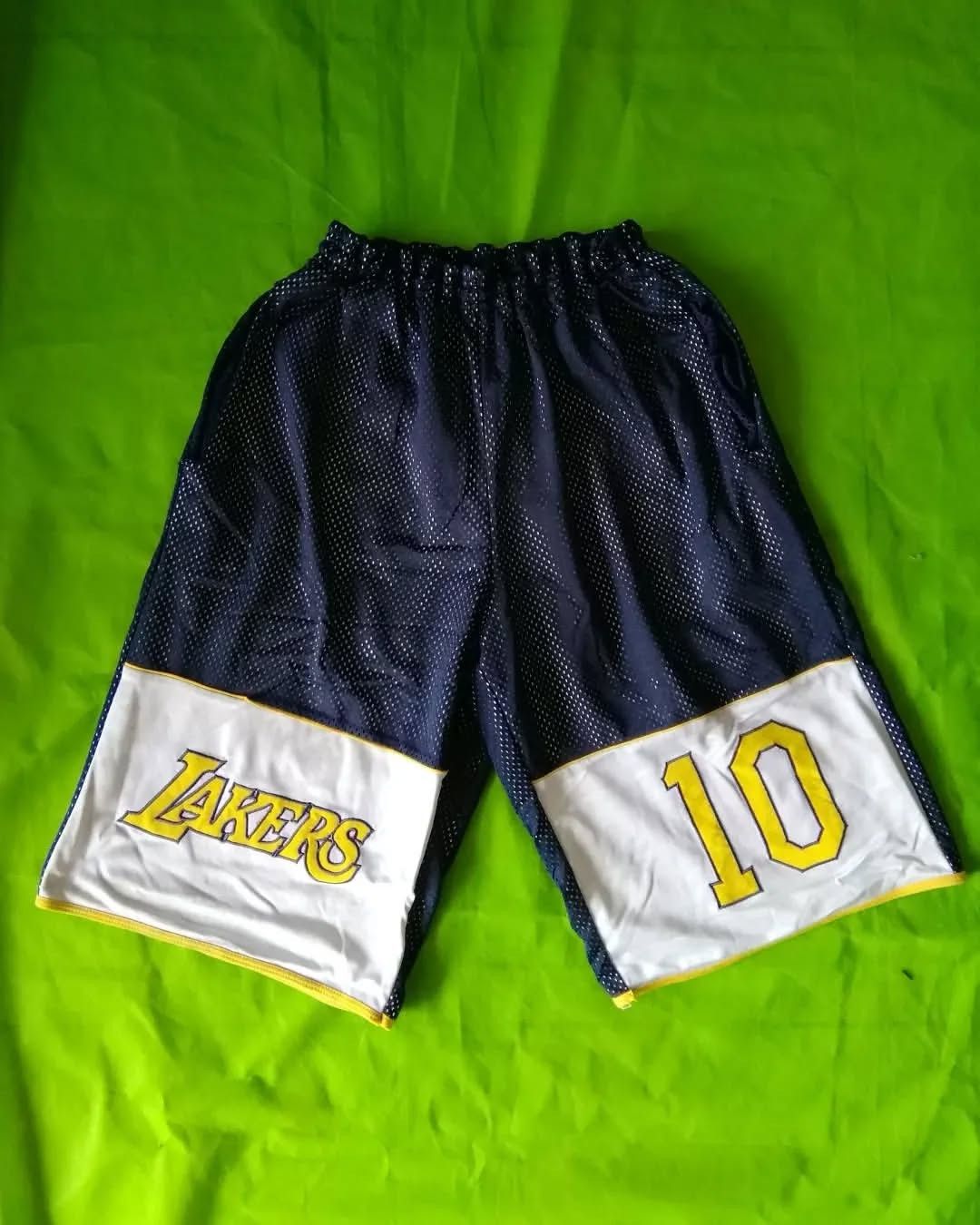 NBA × Vintage Vintage NBA Lakers 10 Basketball Short Pants Size US 31 - 2 Thumbnail