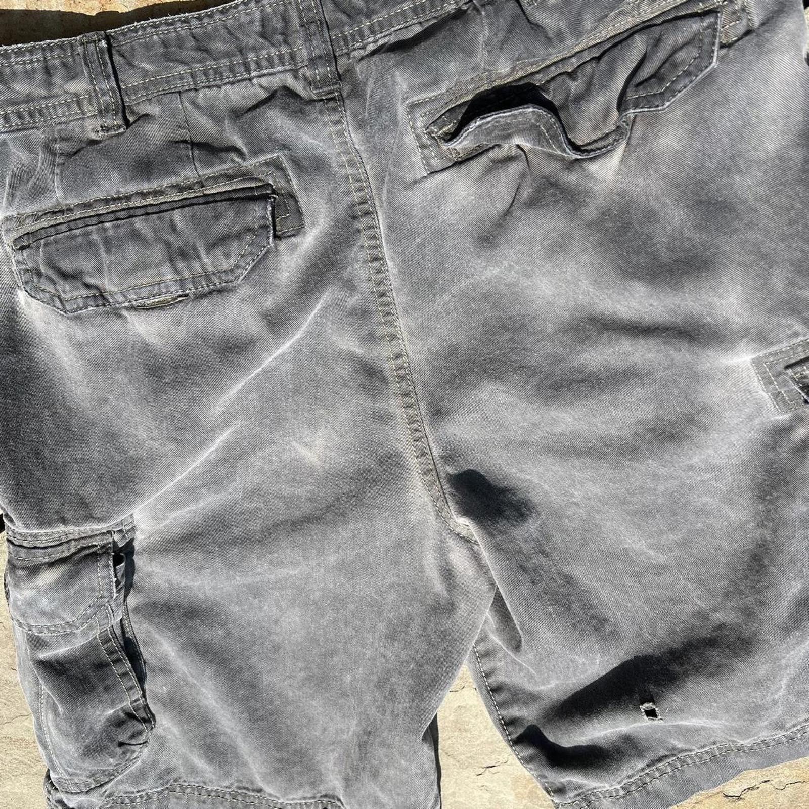 Izod Y2K Reworked Distressed Cargo Shorts Size US 34 / EU 50 - 5 Thumbnail