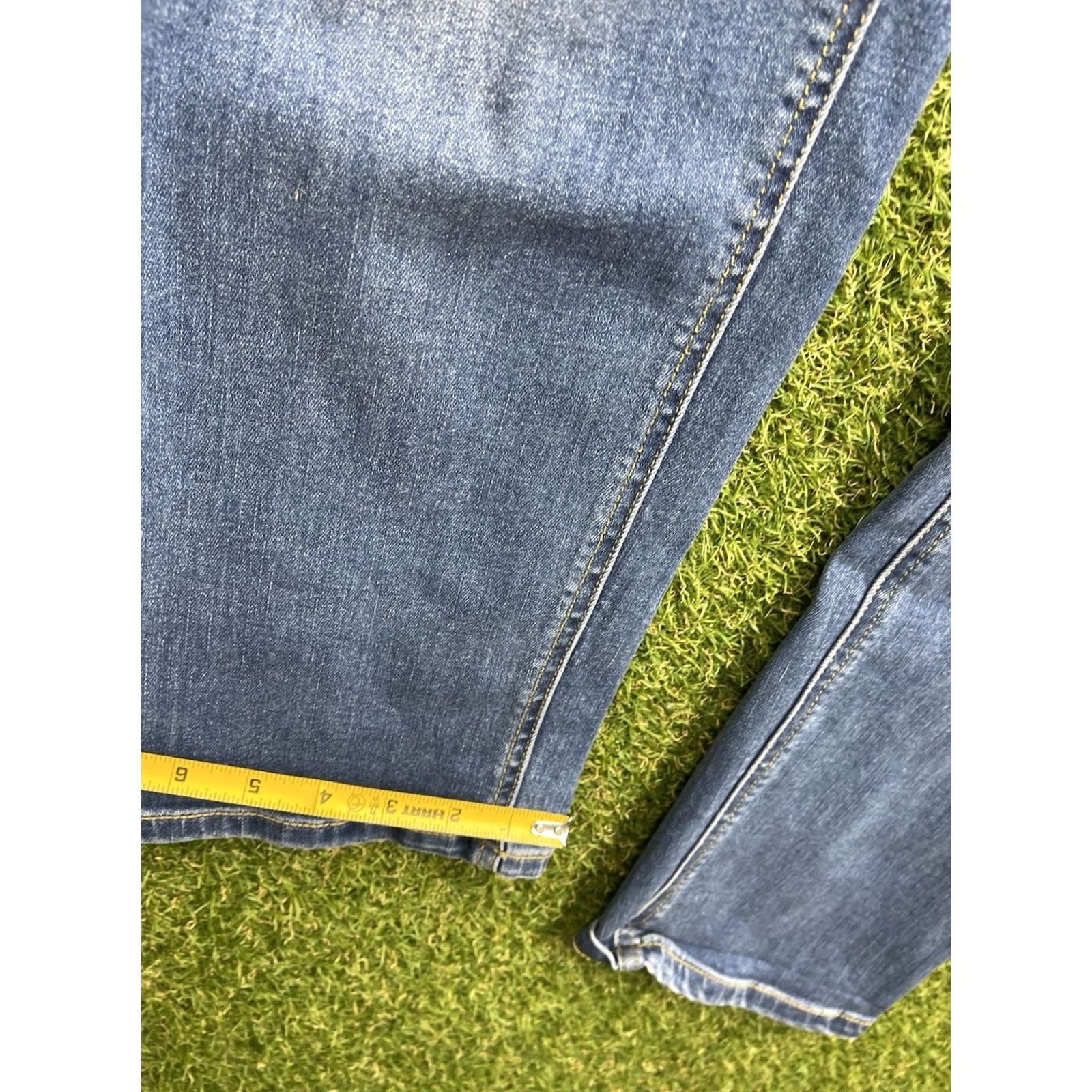 Tommy Bahama Tommy Bahama Jeans Slim Boyfriend Fit 33x29 Denim Blue Regular Women’s Stretch Medium Wash 5-Pocket Rise Mid Vintage No Mens Womens Boys Girls Size 24" / US 00 / IT 34 - 3 Thumbnail