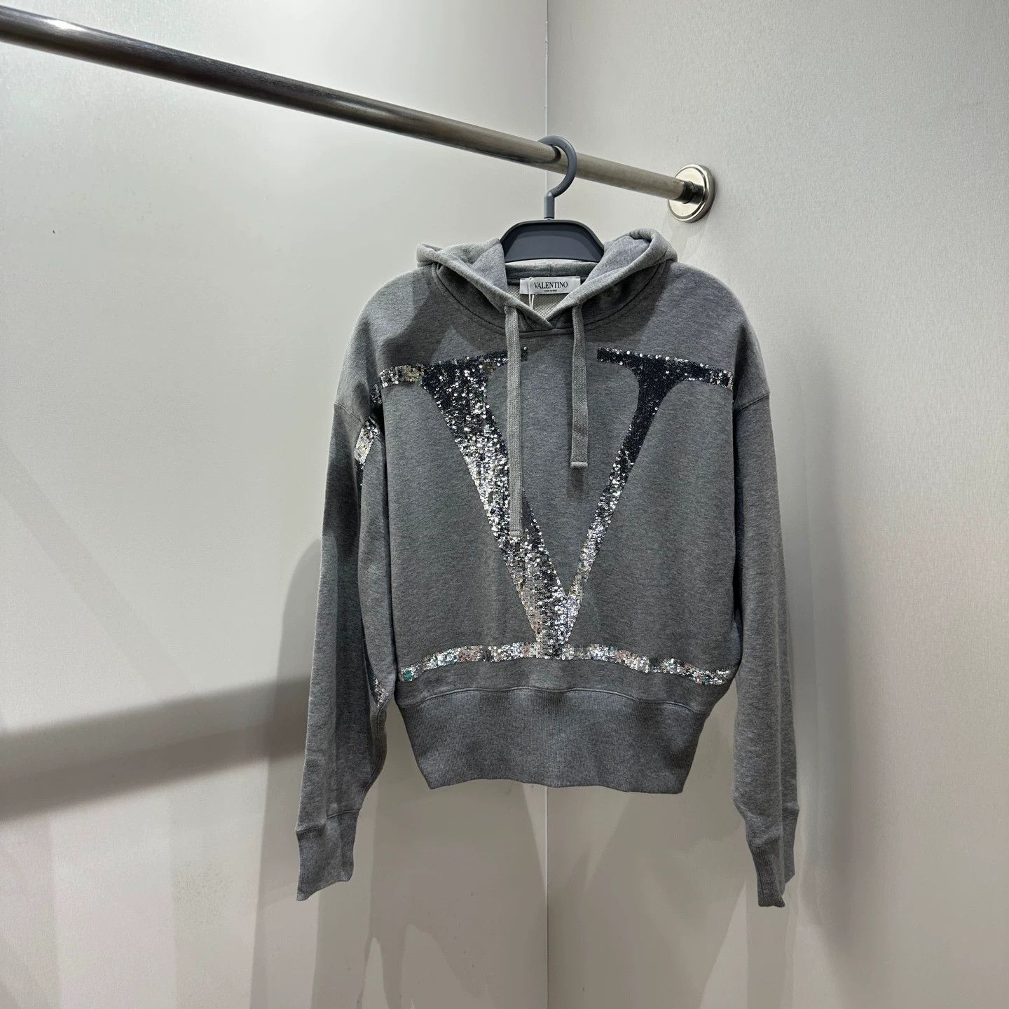 Valentino Valentino mar570 sequin logo hoodie L Size US L / EU 52-54 / 3 - 1 Thumbnail