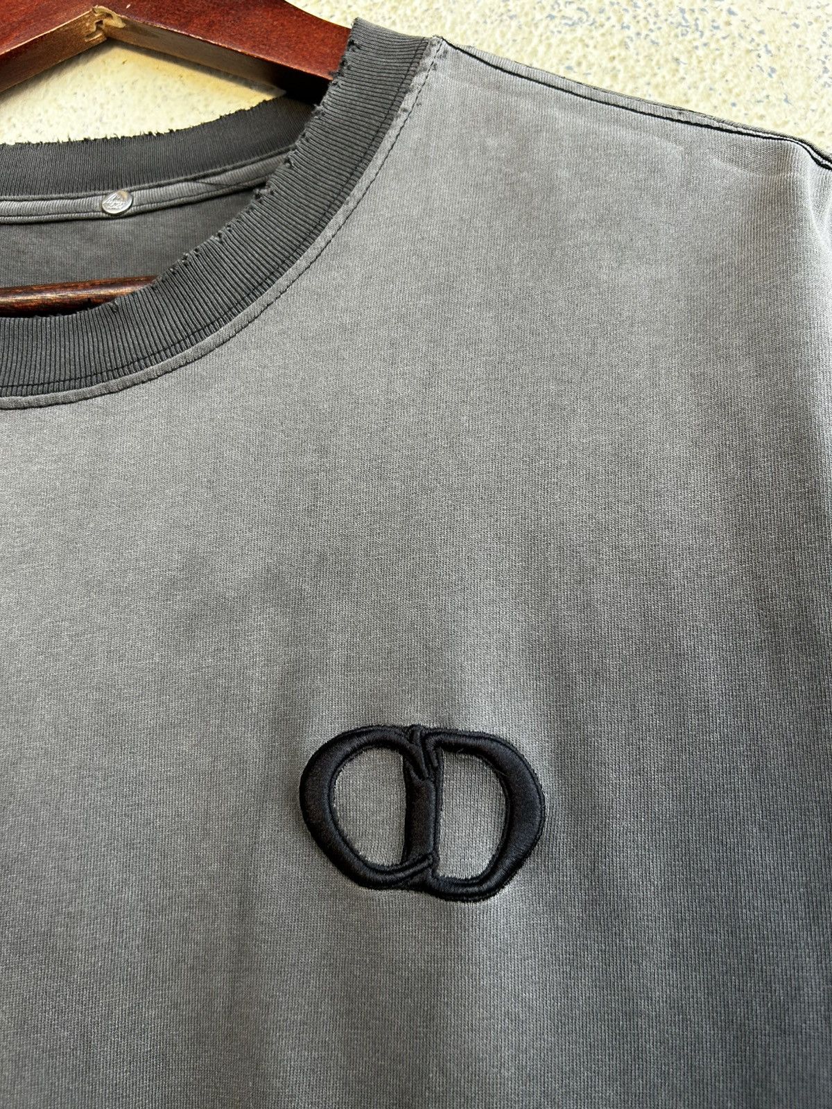 Dior Christian Dior CD Embroidered Sunfaded Distressed Tshirt Size US XL / EU 56 / 4 - 7 Thumbnail