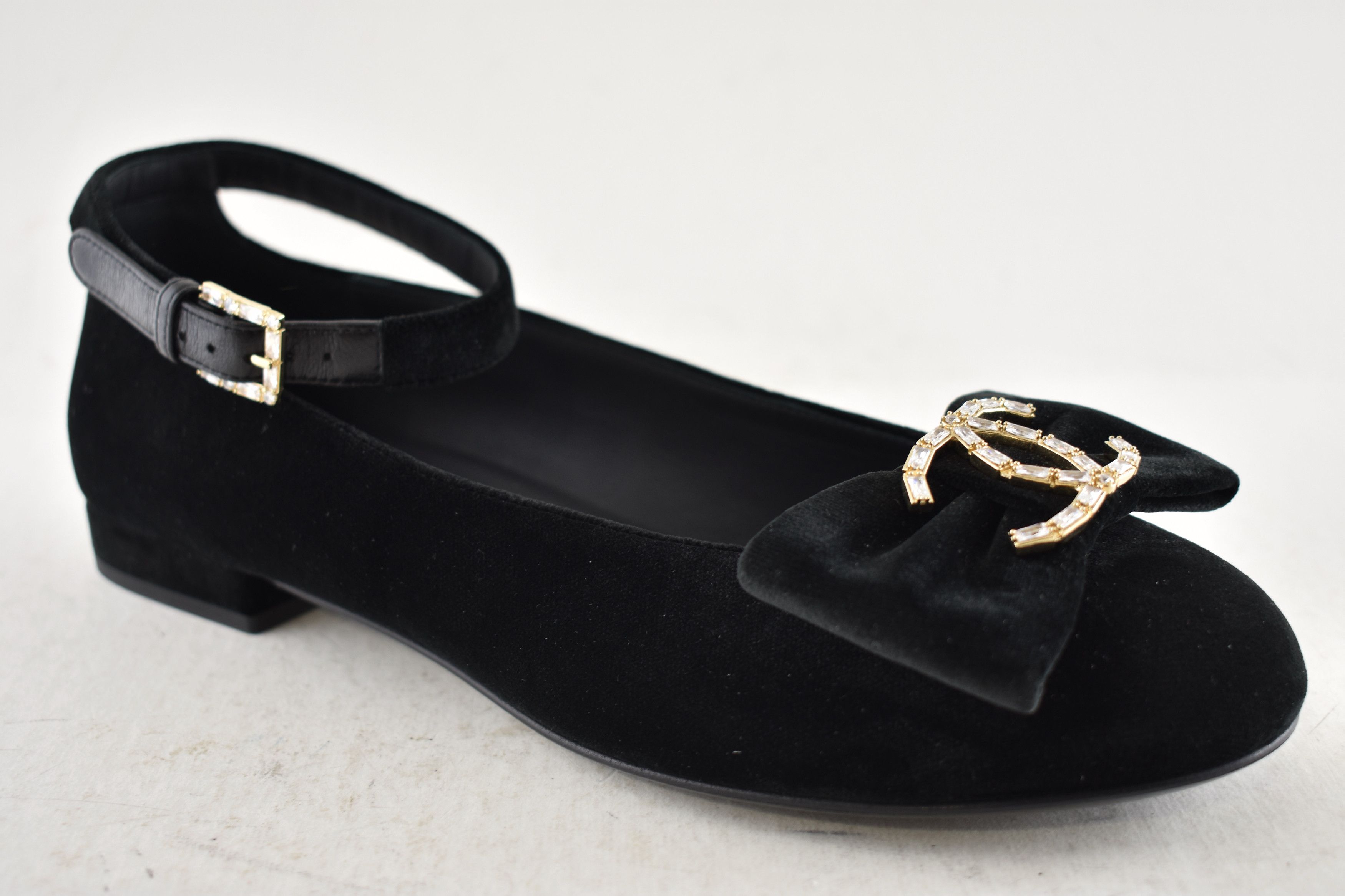 Chanel Chanel 24K Velvet Crystal CC Bow AnkleStrap Ballet Flat 36.5 Size US 6.5 / IT 36.5 - 6 Thumbnail