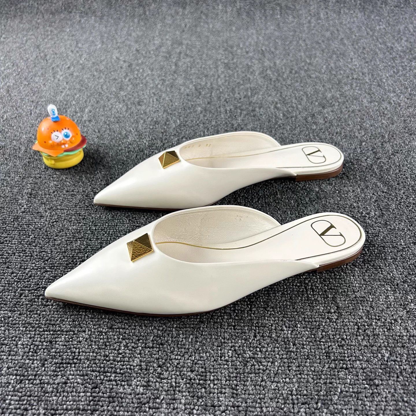 Valentino Valentino Beige Gold Large Stud Mules EUR37 Size US 6 / IT 36 - 1 Thumbnail
