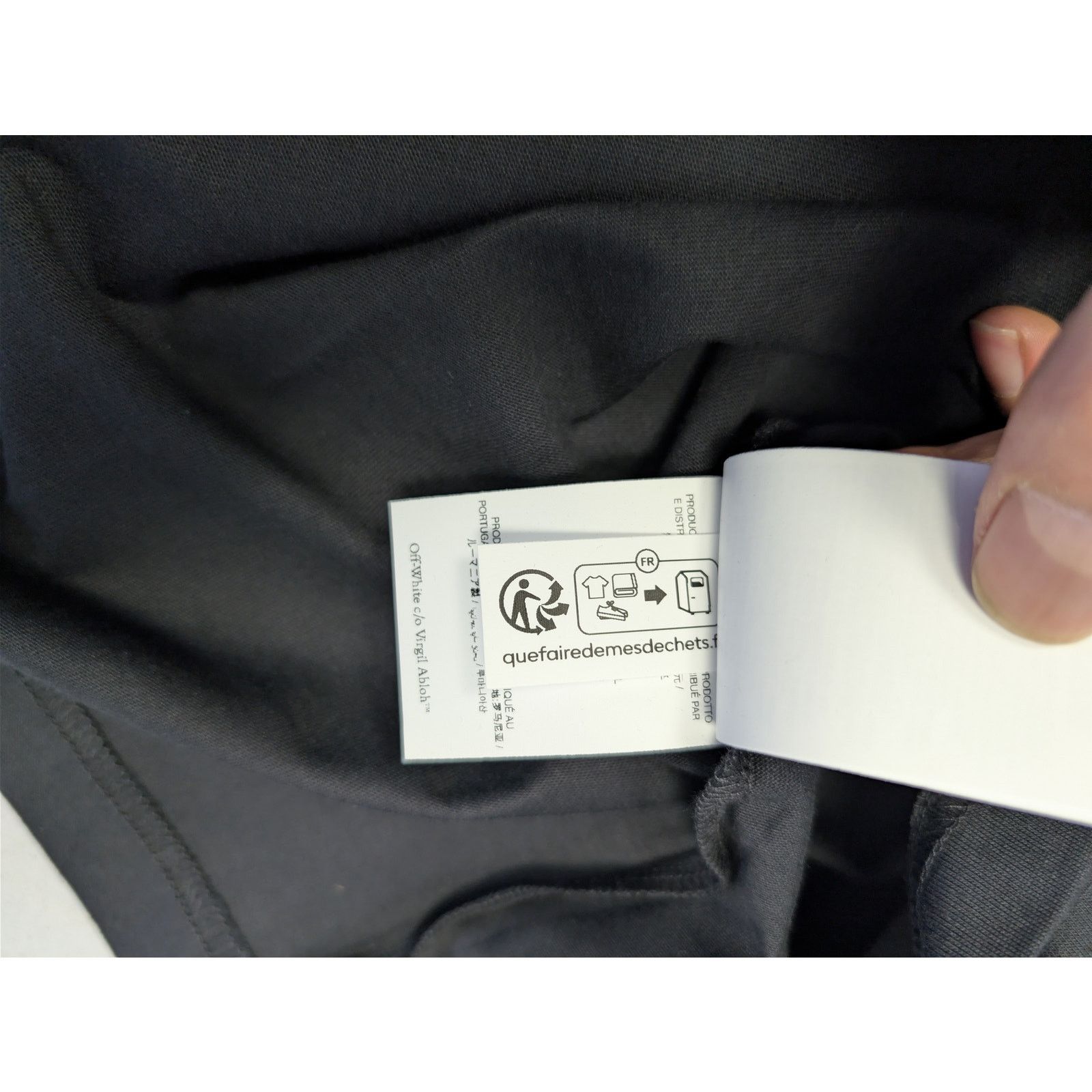 Off-White o1rshd1 Spray Can Arrow Skate L/S T-Shirt in Black Size US XXL / EU 58 / 5 - 19 Thumbnail