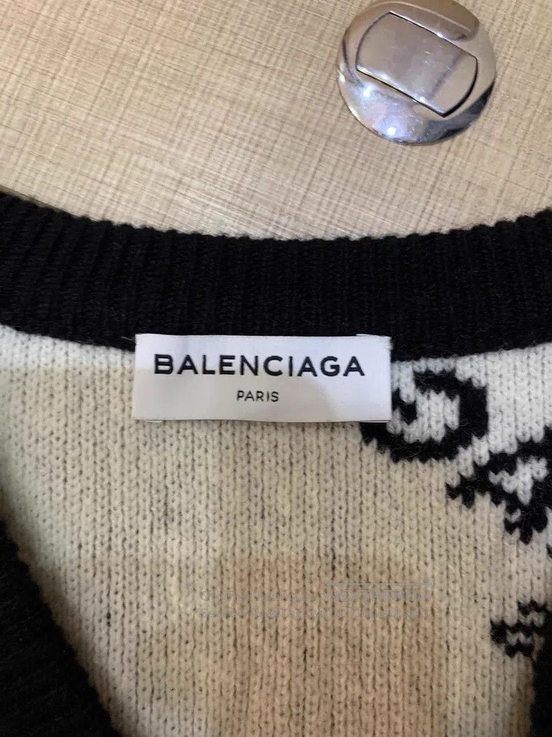 Balenciaga Balenciaga Classic Bulletproof Vest Full Logo Sweater Size XXS / US 00 / IT 34 - 3 Thumbnail