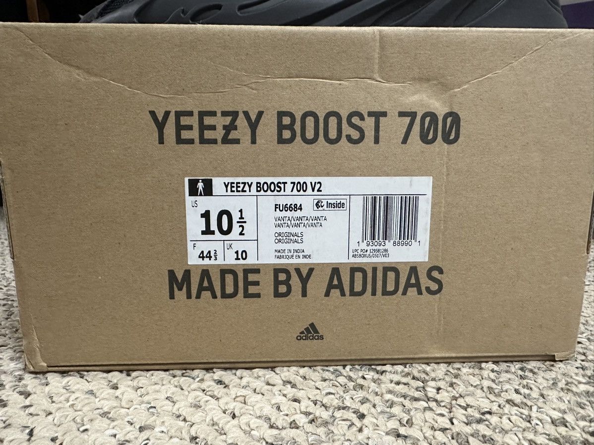 Adidas Yezzy Boost 700 v2 Vanta Size US 10.5 / EU 43-44 - 7 Thumbnail