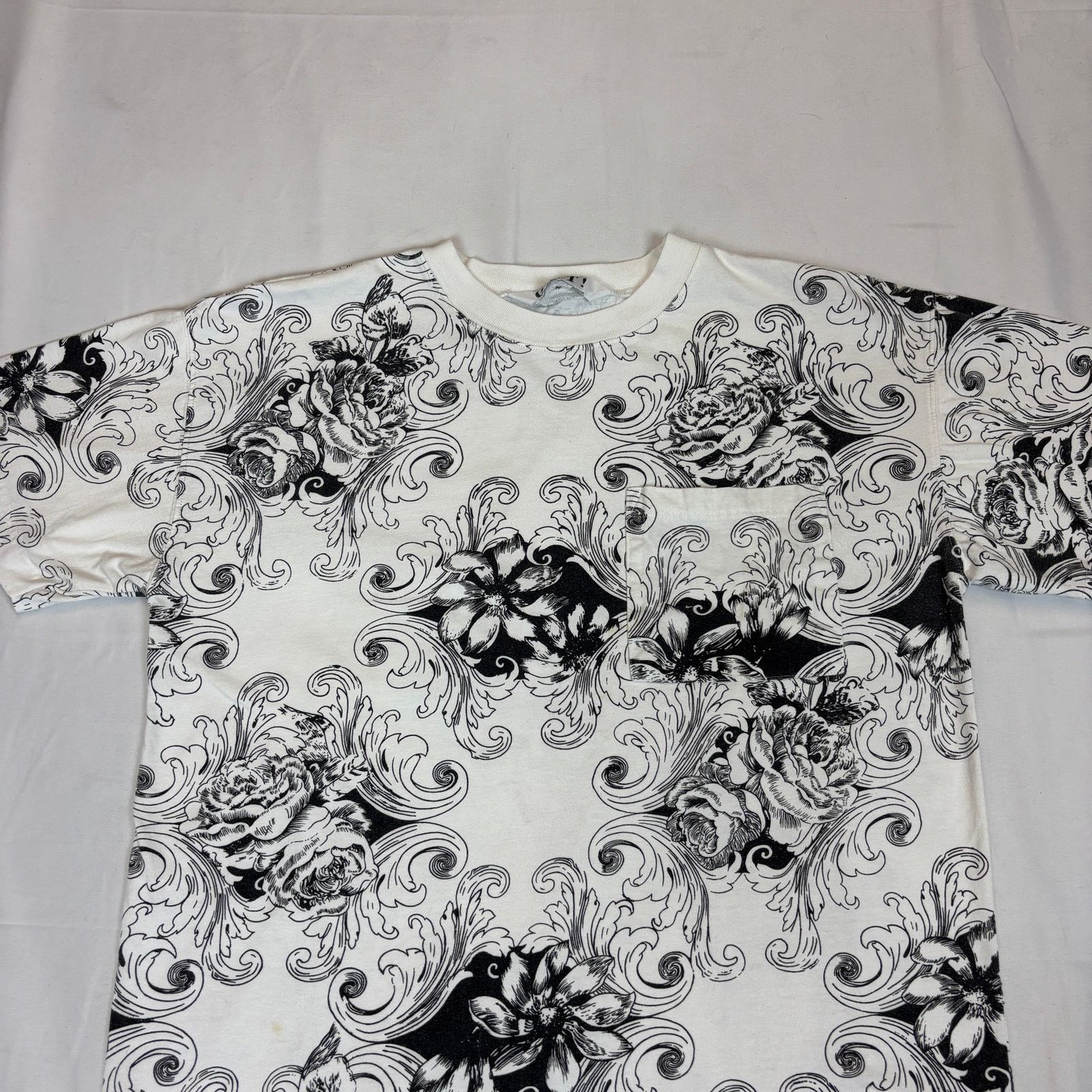 Vintage Vintage Get! Baroque Floral AOP Pocket Tee Shirt Men's 22x26 Size US M / EU 48-50 / 2 - 2 Thumbnail